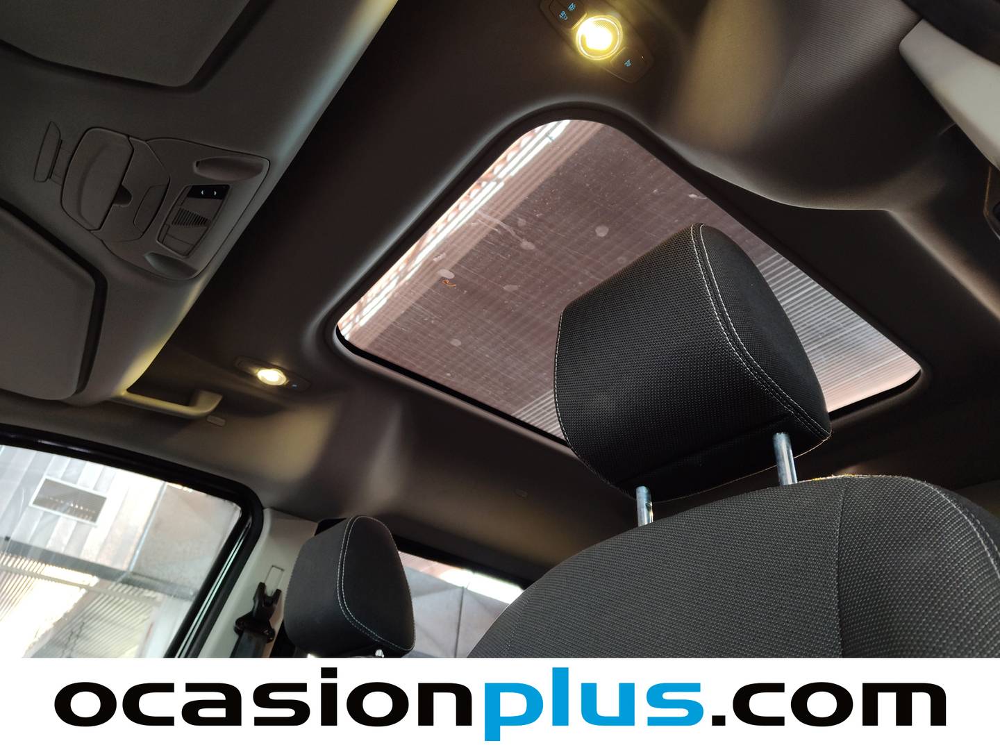 Extras y acabados del Ford Tourneo Connect FORD Tourneo Connect 1.5 TDCi Titanium Auto (120 CV)