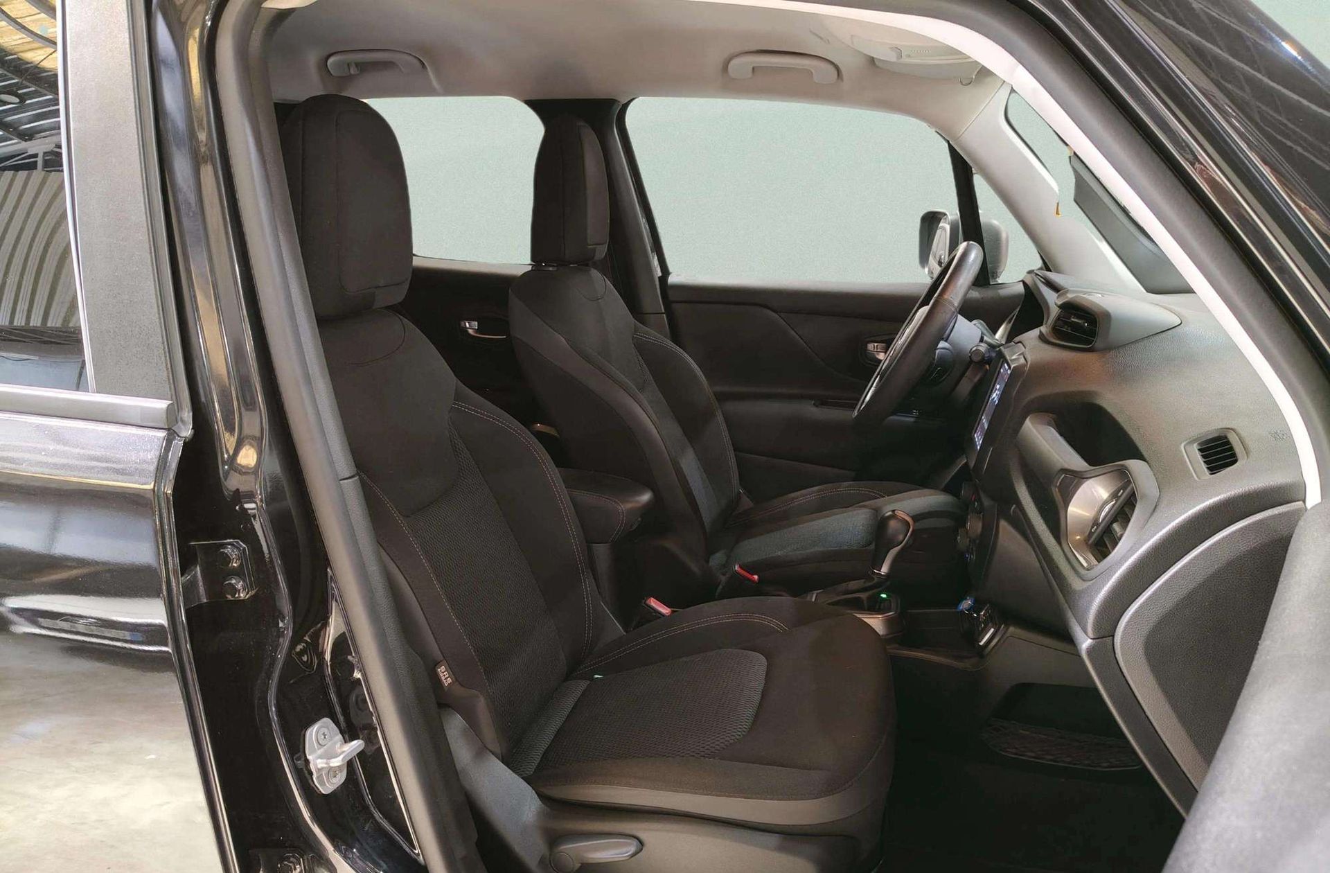 Jeep Renegade 1.3G Limited 4x2 Ddct - foto 19