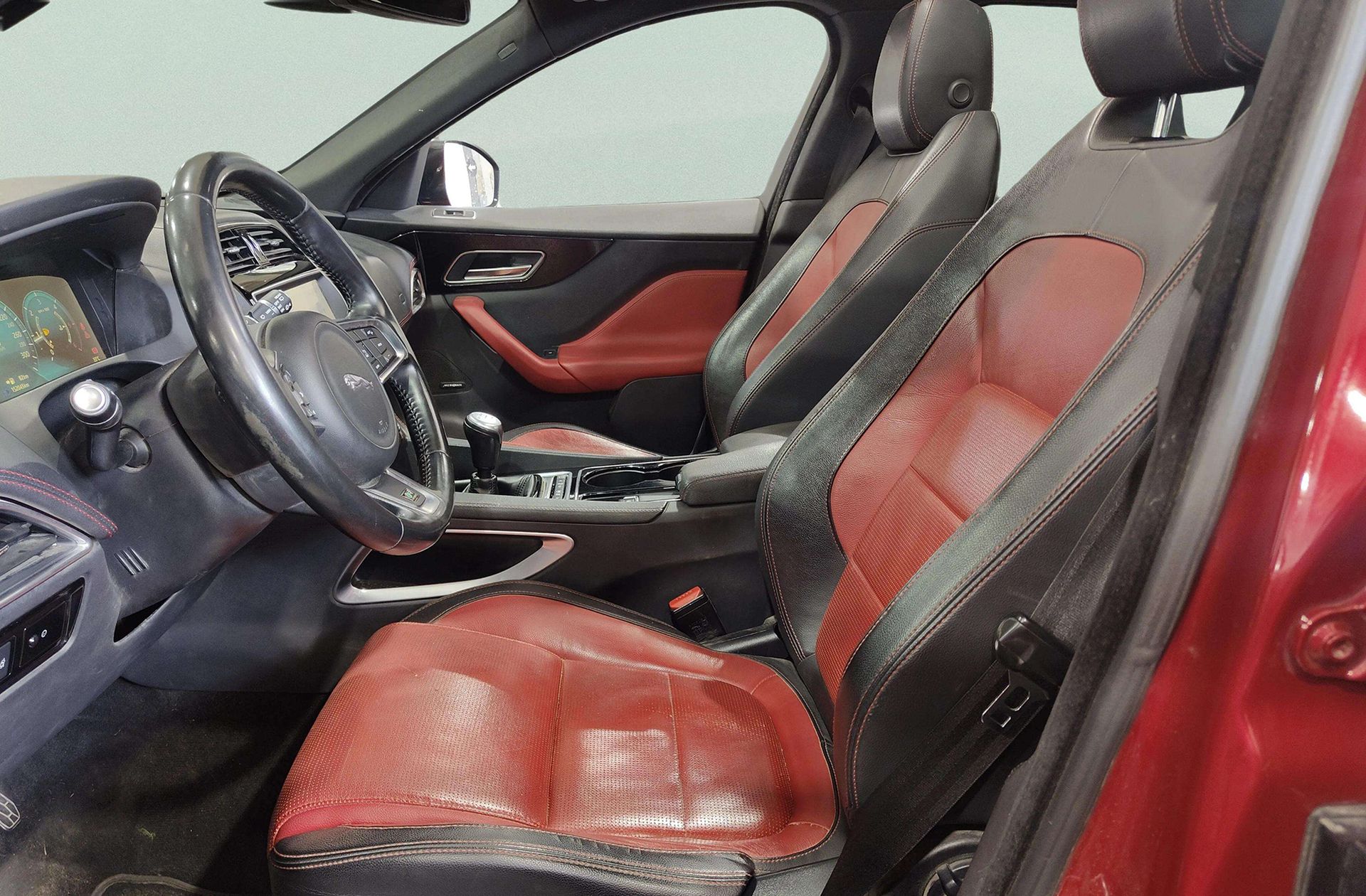 Jaguar F-Pace 2.0L i4D R-Sport AWD - foto 16