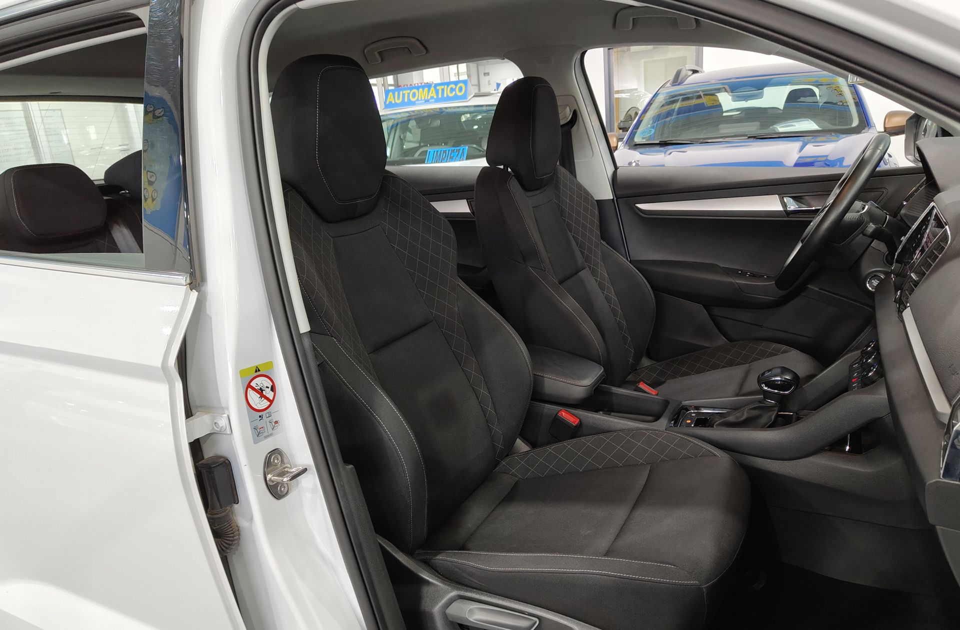 Škoda Karoq 1.5 TSI ACT Ambition DSG - foto 14