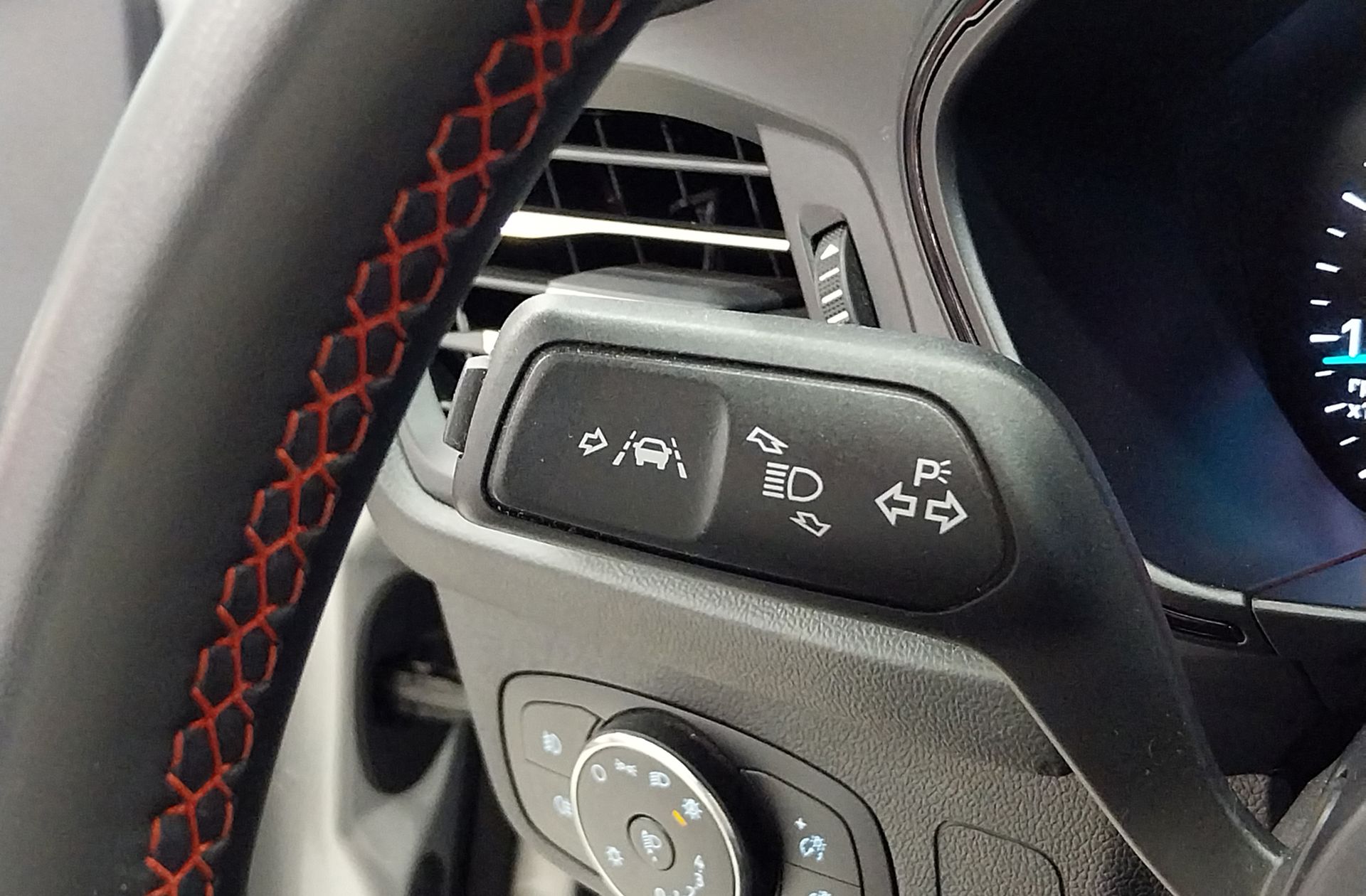 Ford Focus 1.0 EcoBoost MHEV ST-Line - foto 25