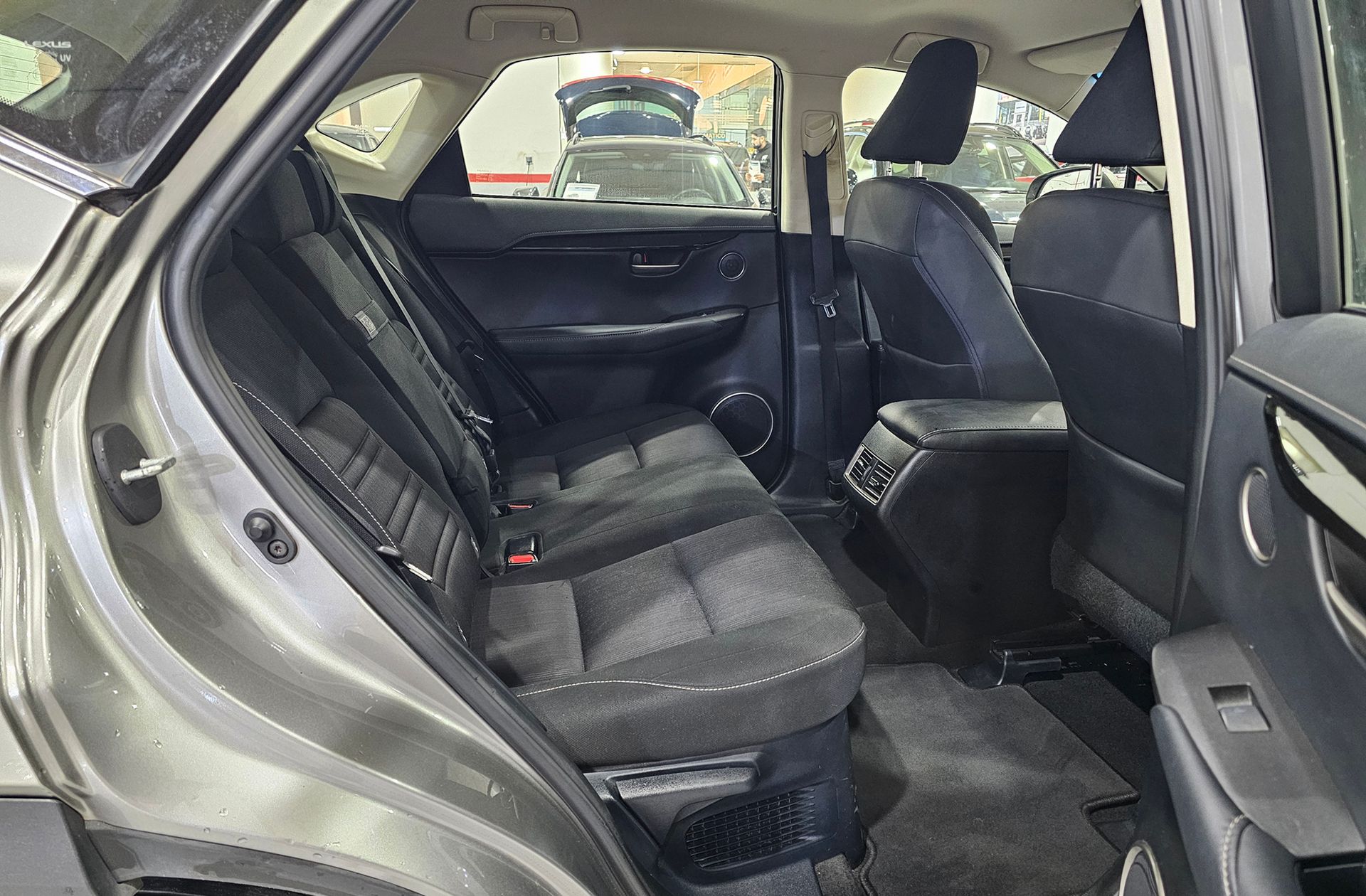 Lexus NX 300h Corporate 2WD - foto 17