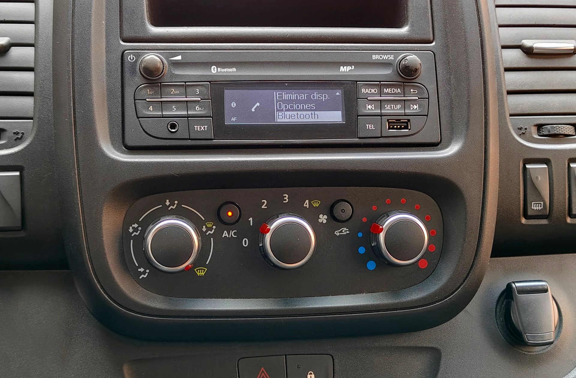 Nissan NV300 Furgon 2.0 dCi Comfort L2H1 - foto 19