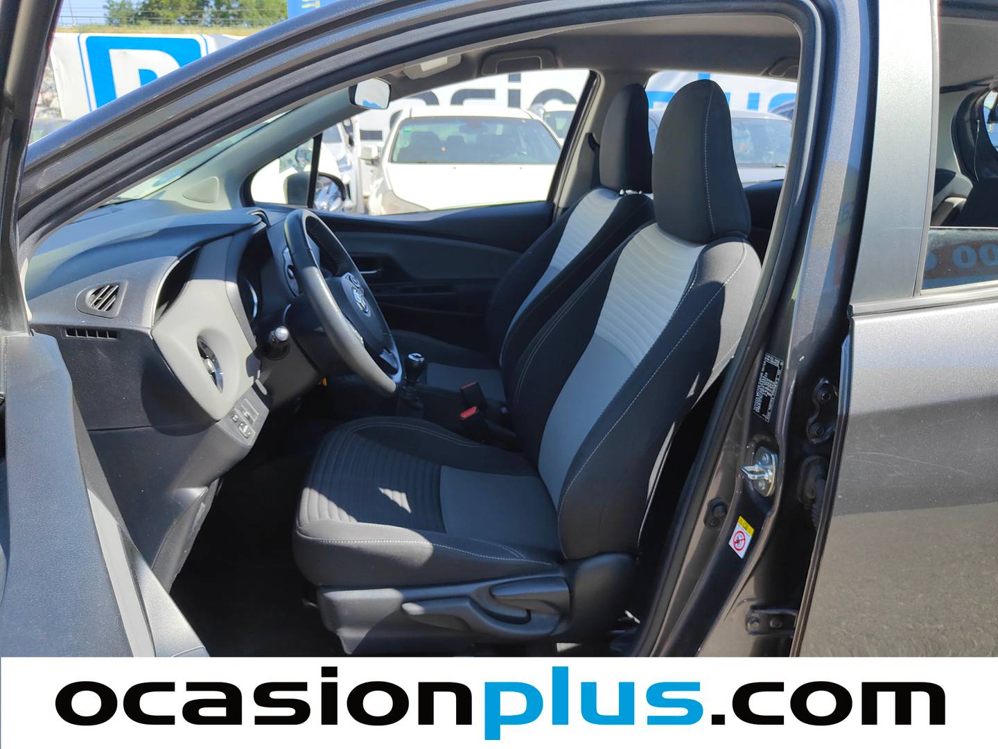 Foto asientos delanteros Toyota Yaris Toyota Yaris 1.5 Active Tech (111 CV)