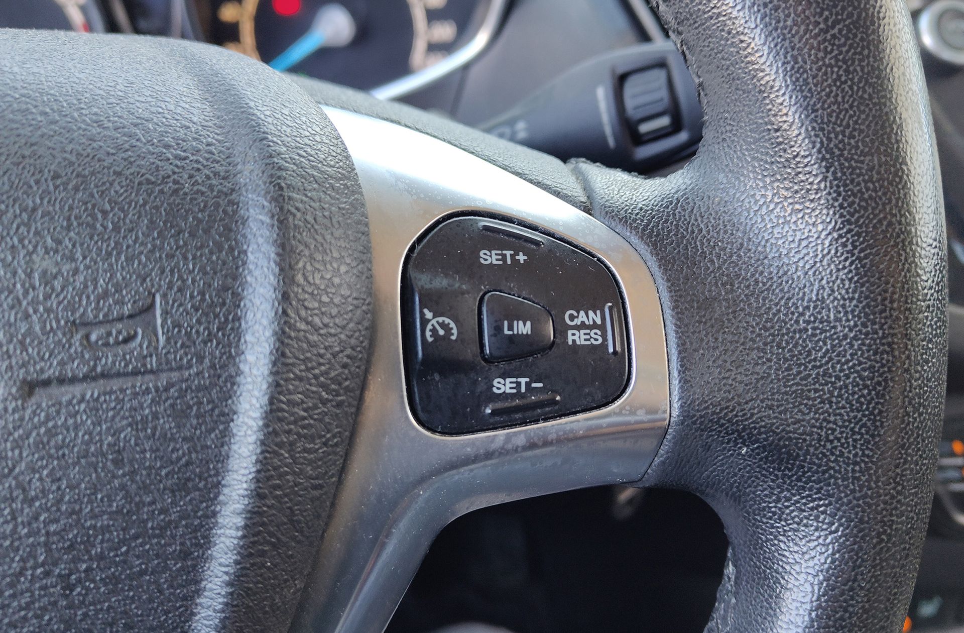 Ford Tourneo Courier 1.0 EcoBoost Titanium - foto 26