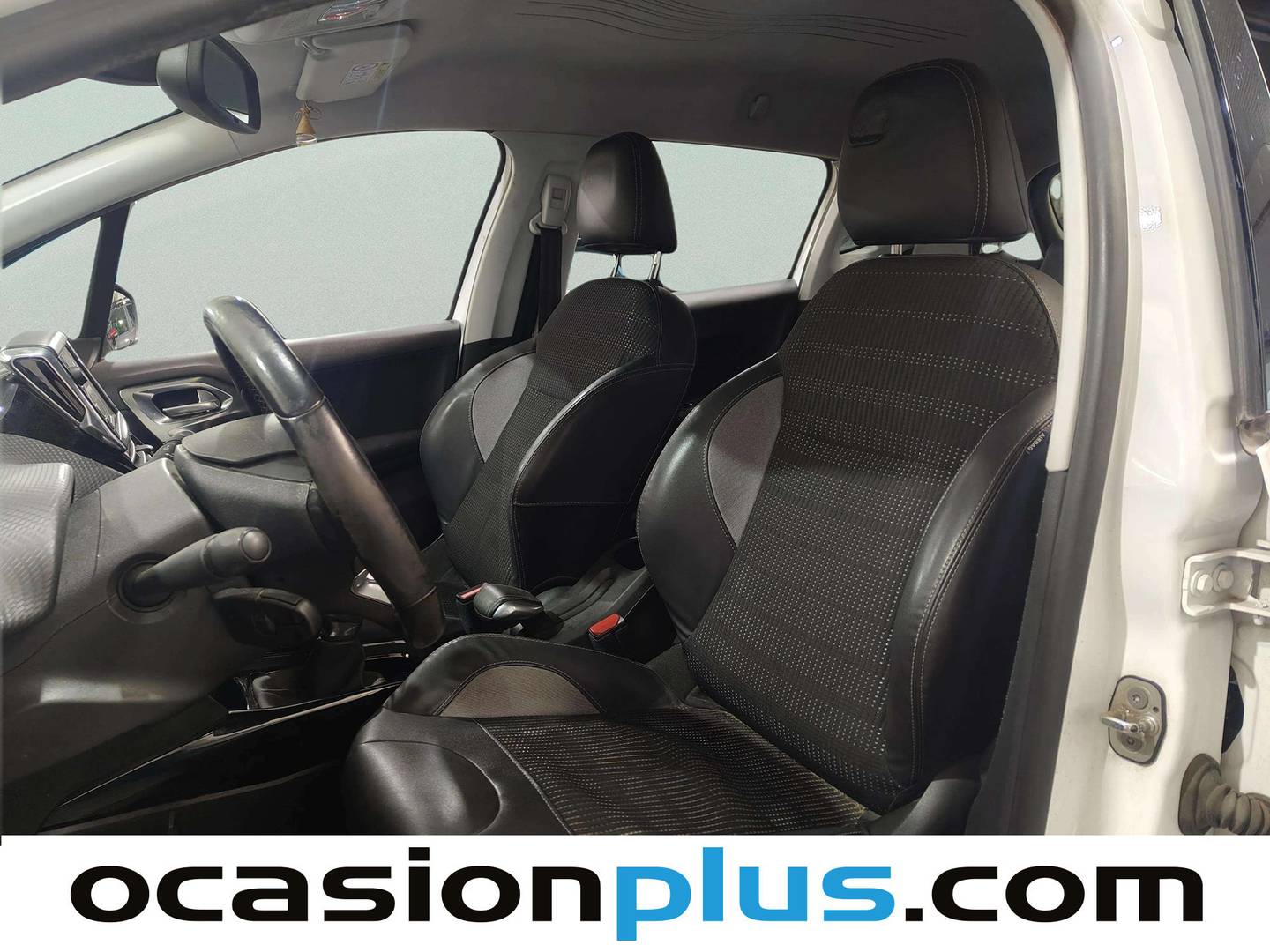Foto asientos delanteros Peugeot 2008 Peugeot 2008 PureTech 110 S&S Allure (110 CV)
