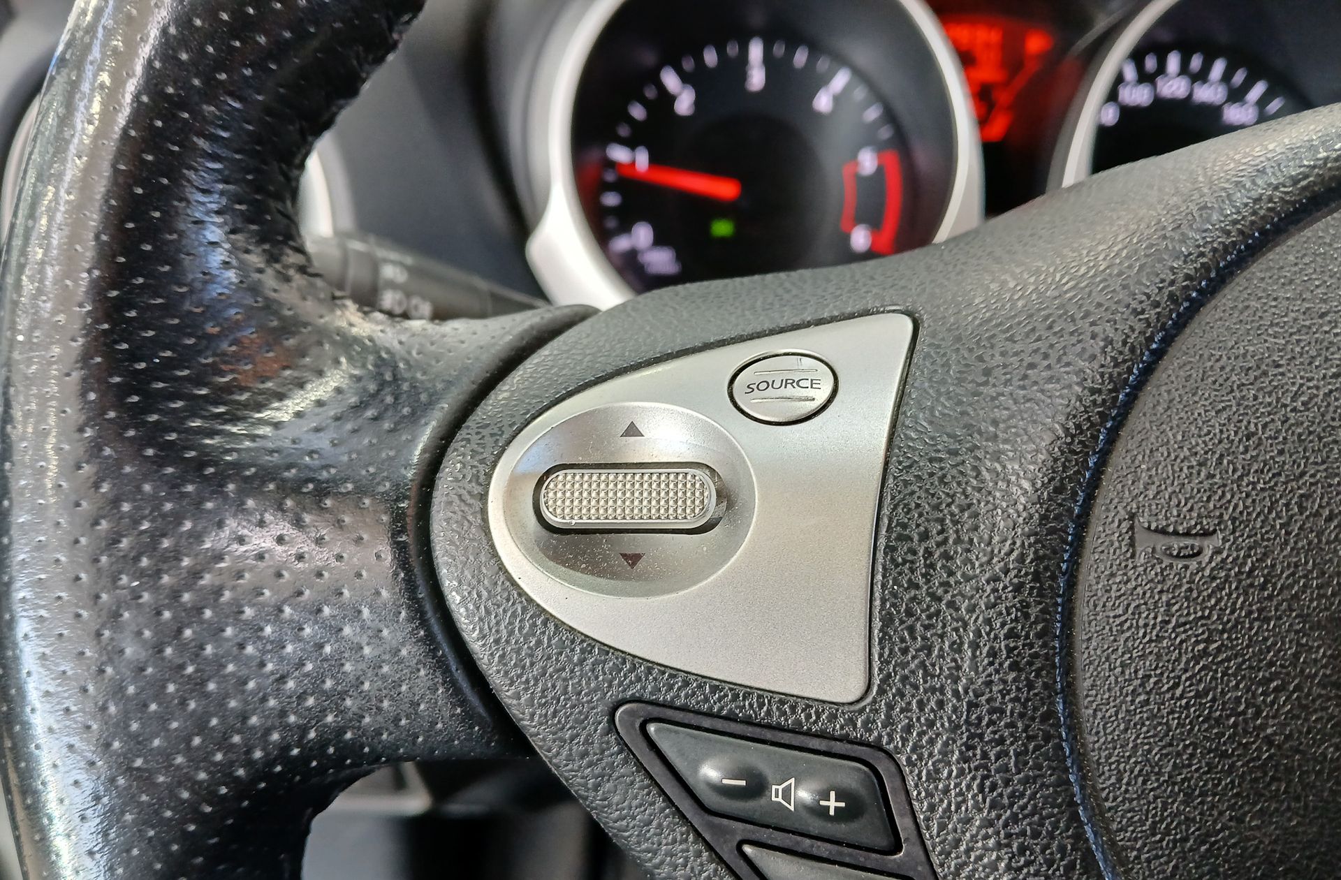 Nissan Juke 1.5 dCi Tekna Premium 4x2 - foto 22