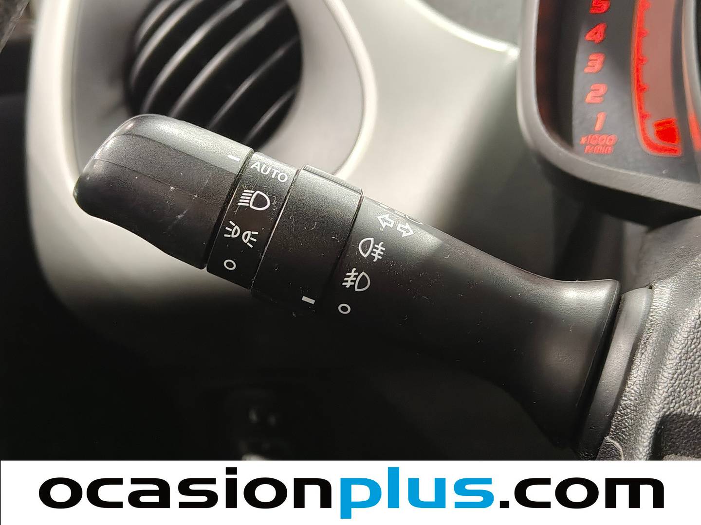 Extras y acabados del Peugeot 108 Peugeot 108 1.2 PureTech Allure (82 CV)
