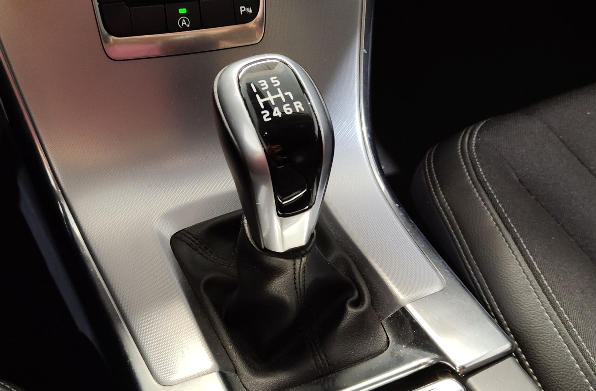 Volvo XC60 D4 Momentum - foto 5
