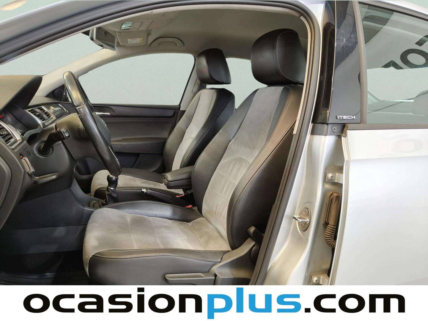 Foto asientos delanteros Seat Toledo Seat Toledo 1.2 TSI S&S I-Tech (105 CV)