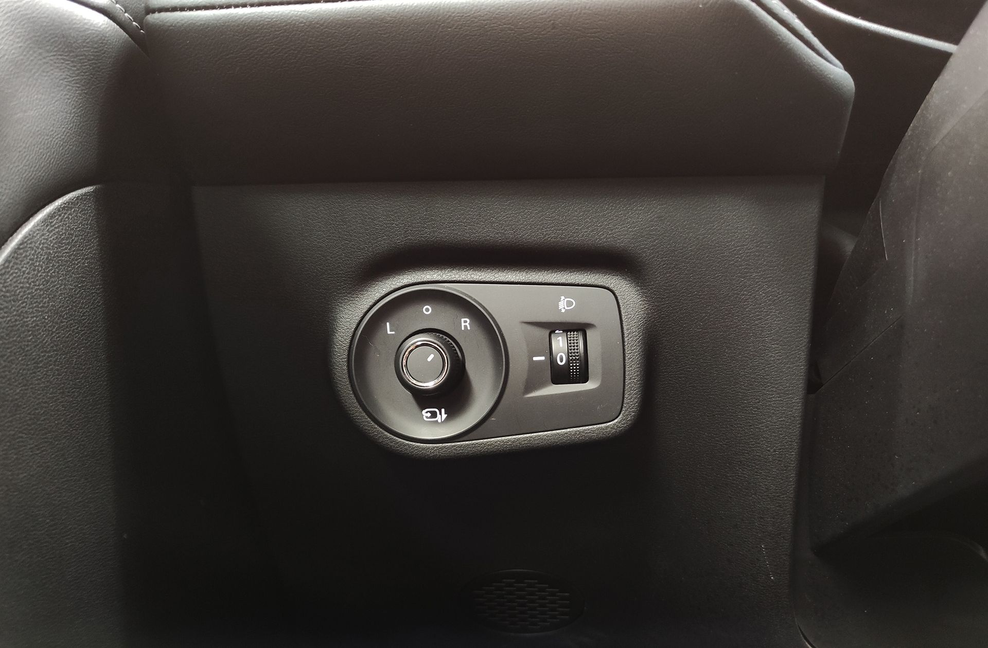MG ZS 1.5 Hybrid+ Luxury - foto 35