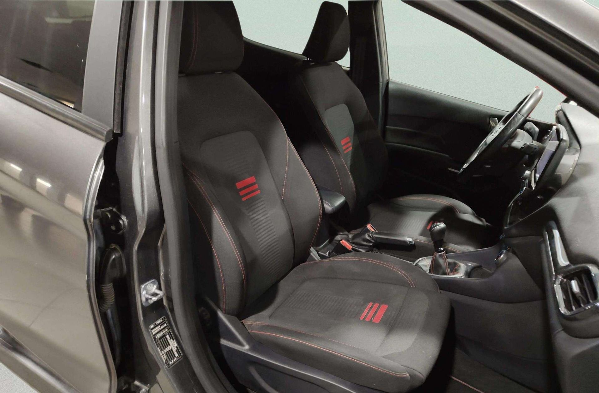 Ford Fiesta 1.0 EcoBoost MHEV ST-Line - foto 16