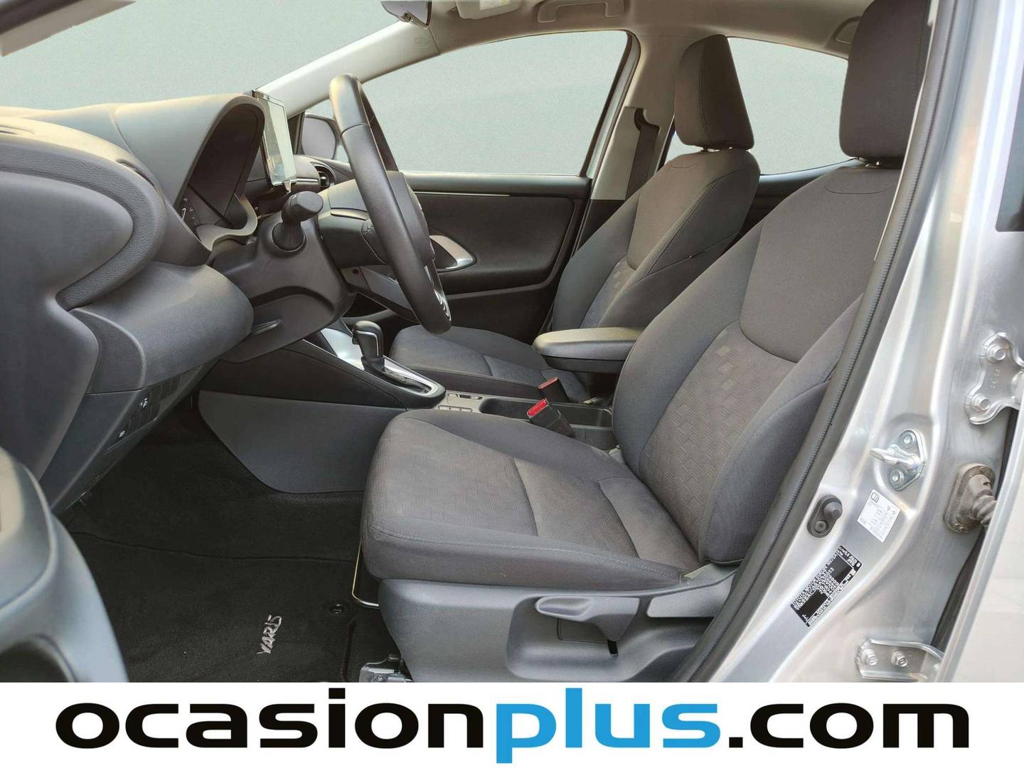 Foto asientos delanteros Toyota Yaris Toyota Yaris 120H Active Plus (116 CV)