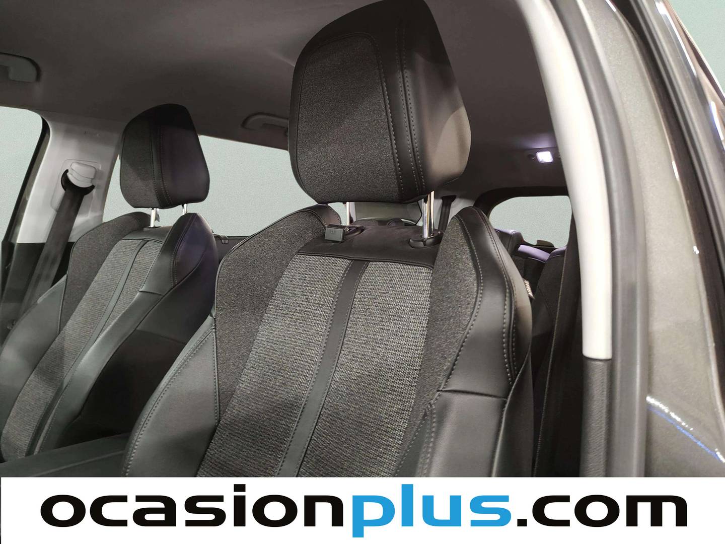 Foto asientos delanteros Peugeot 5008 Peugeot 5008 PureTech 130 S&S Allure (130 CV) 7 Plazas