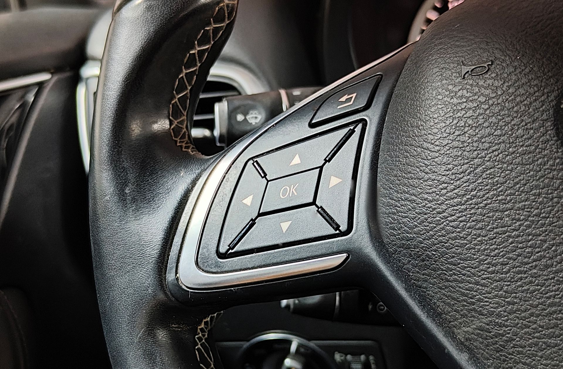 Infiniti Q30 1.6T Premium - foto 24