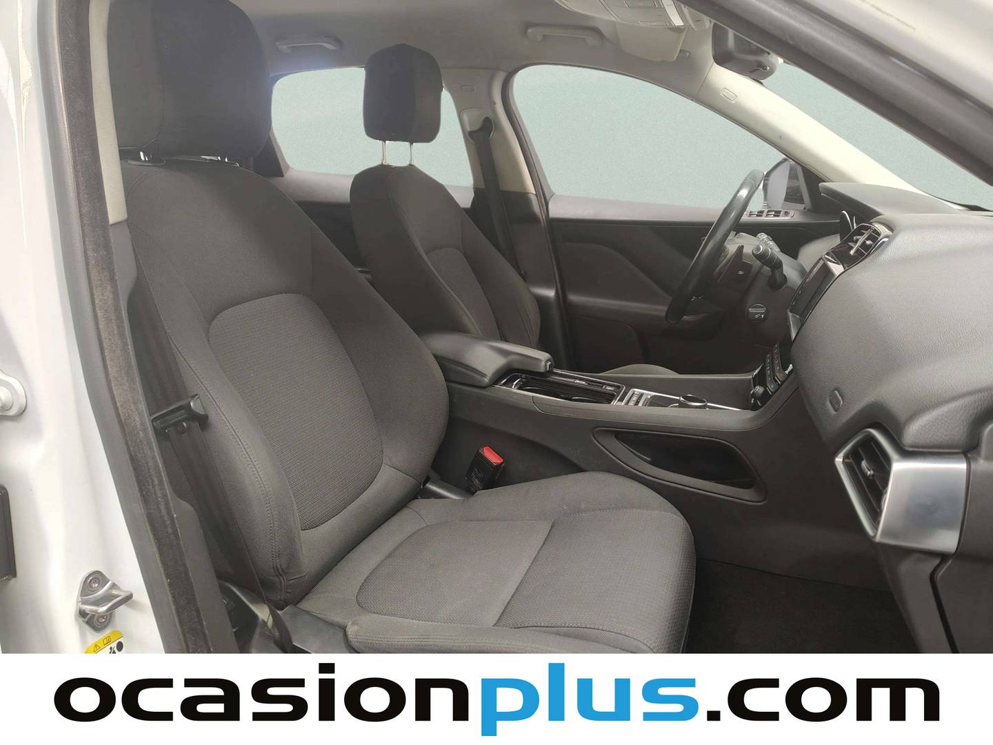 Foto Jaguar F-Pace Jaguar F-PACE 2.0L i4D Pure AWD Auto (180 CV)