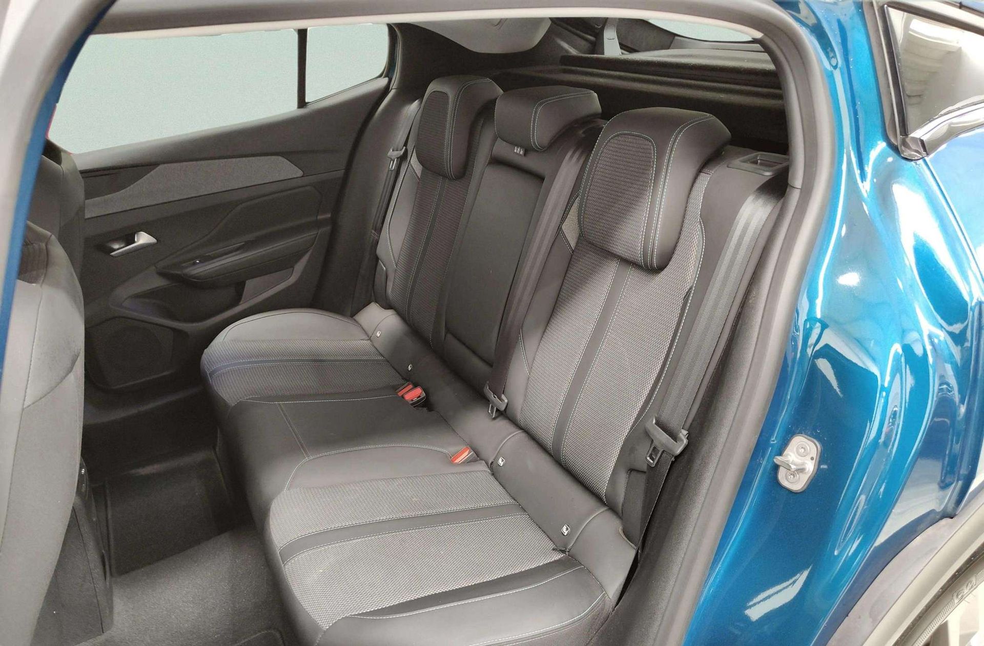 Peugeot 408 Allure Hybrid eDCS6 - foto 12