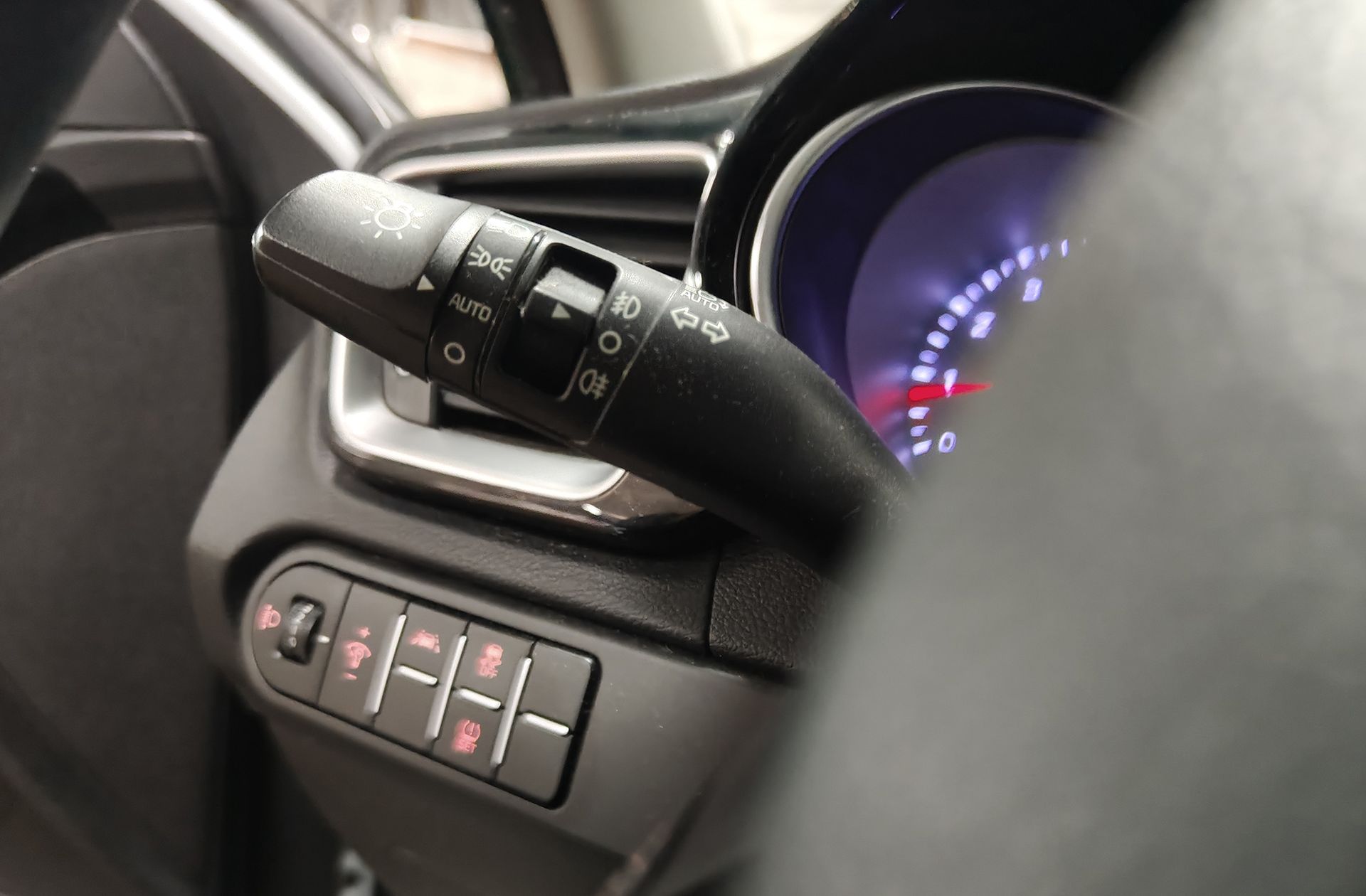 Kia XCeed 1.5 MHEV iMT Tech - foto 25