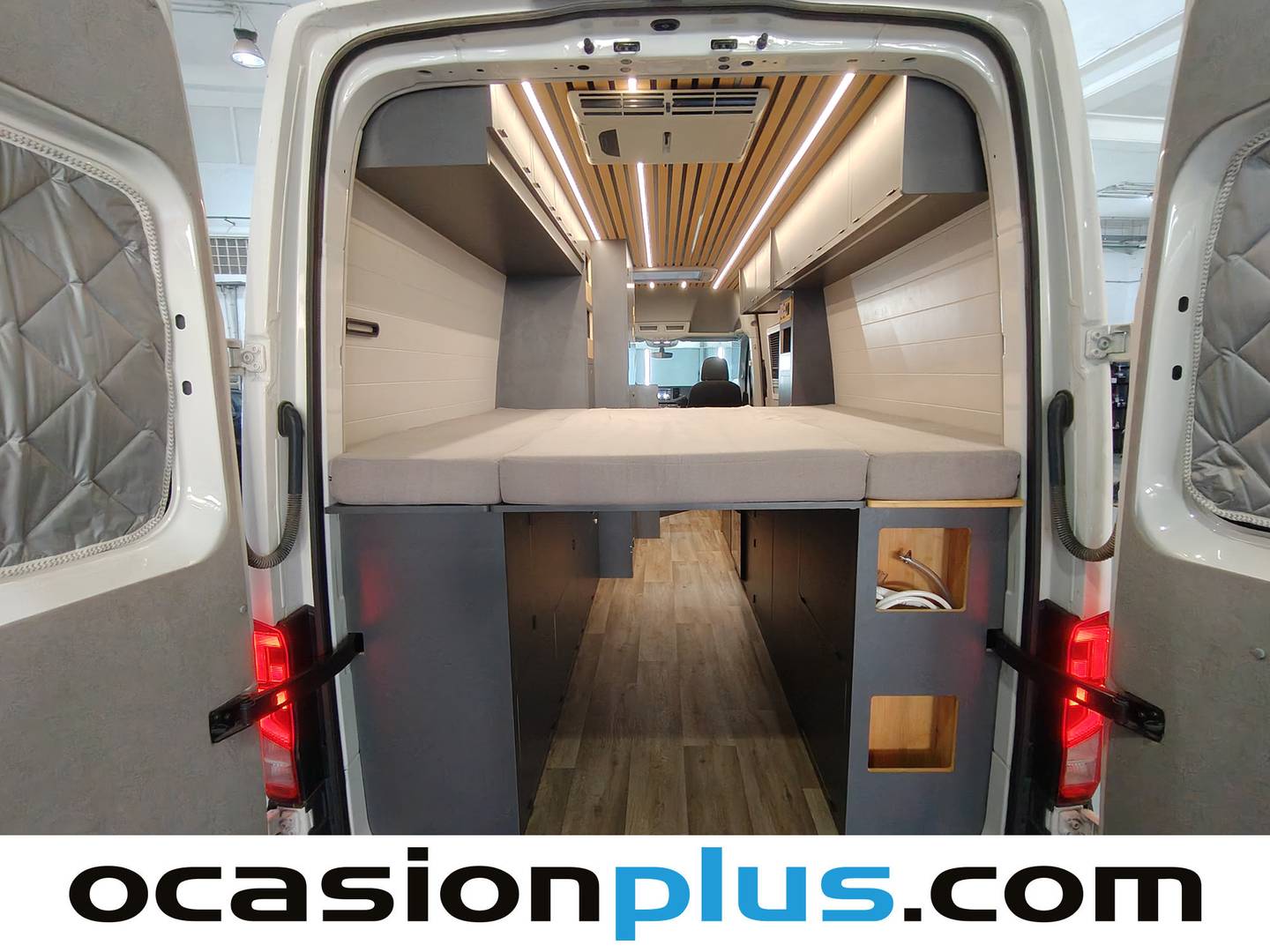 Foto asientos delanteros Volkswagen Crafter Volkswagen Crafter 35 Furgón Batalla Larga L4H3 2.0 TDI (140 CV) Camperizada 4 Plazas