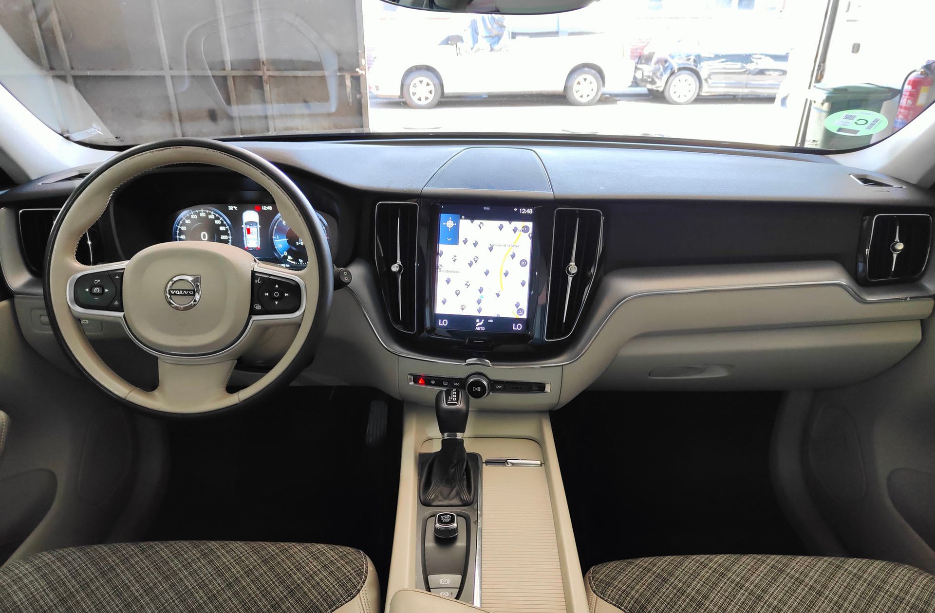 Volvo XC60 D4 Momentum AWD - foto 7