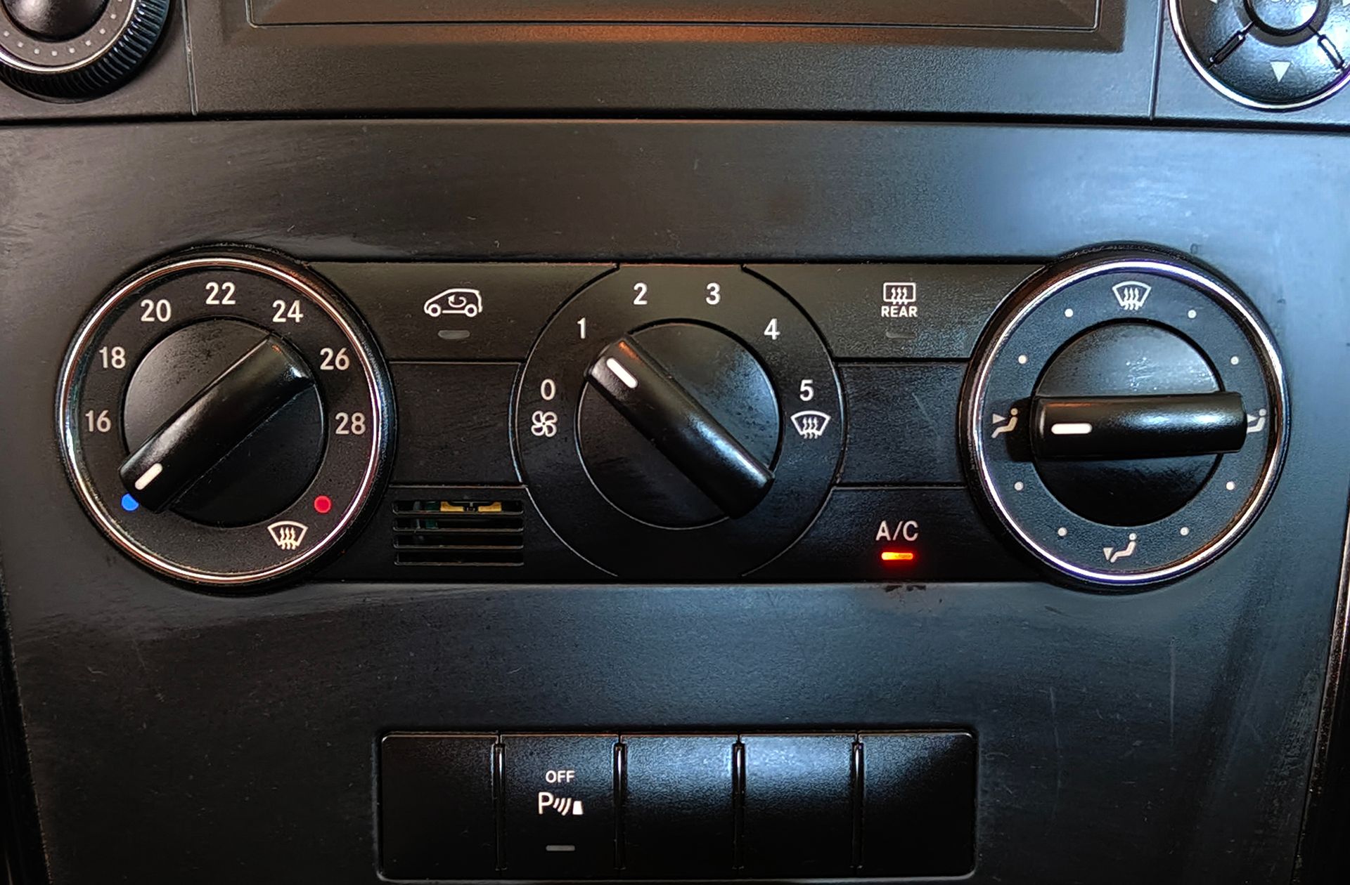 Mercedes-Benz Clase A 160 Exclusive Edition - foto 24