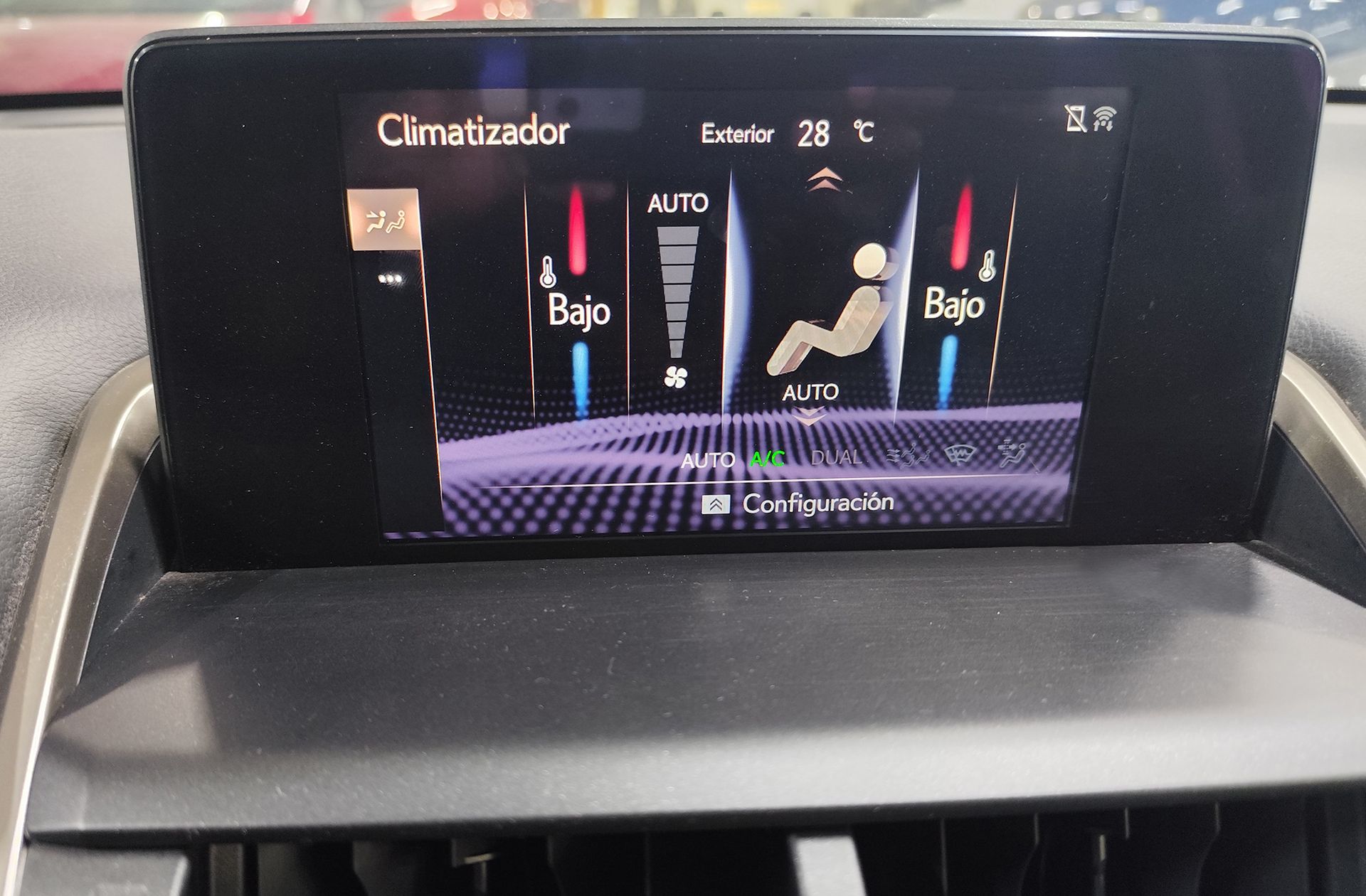 Lexus NX 300h Premium 2WD - foto 31