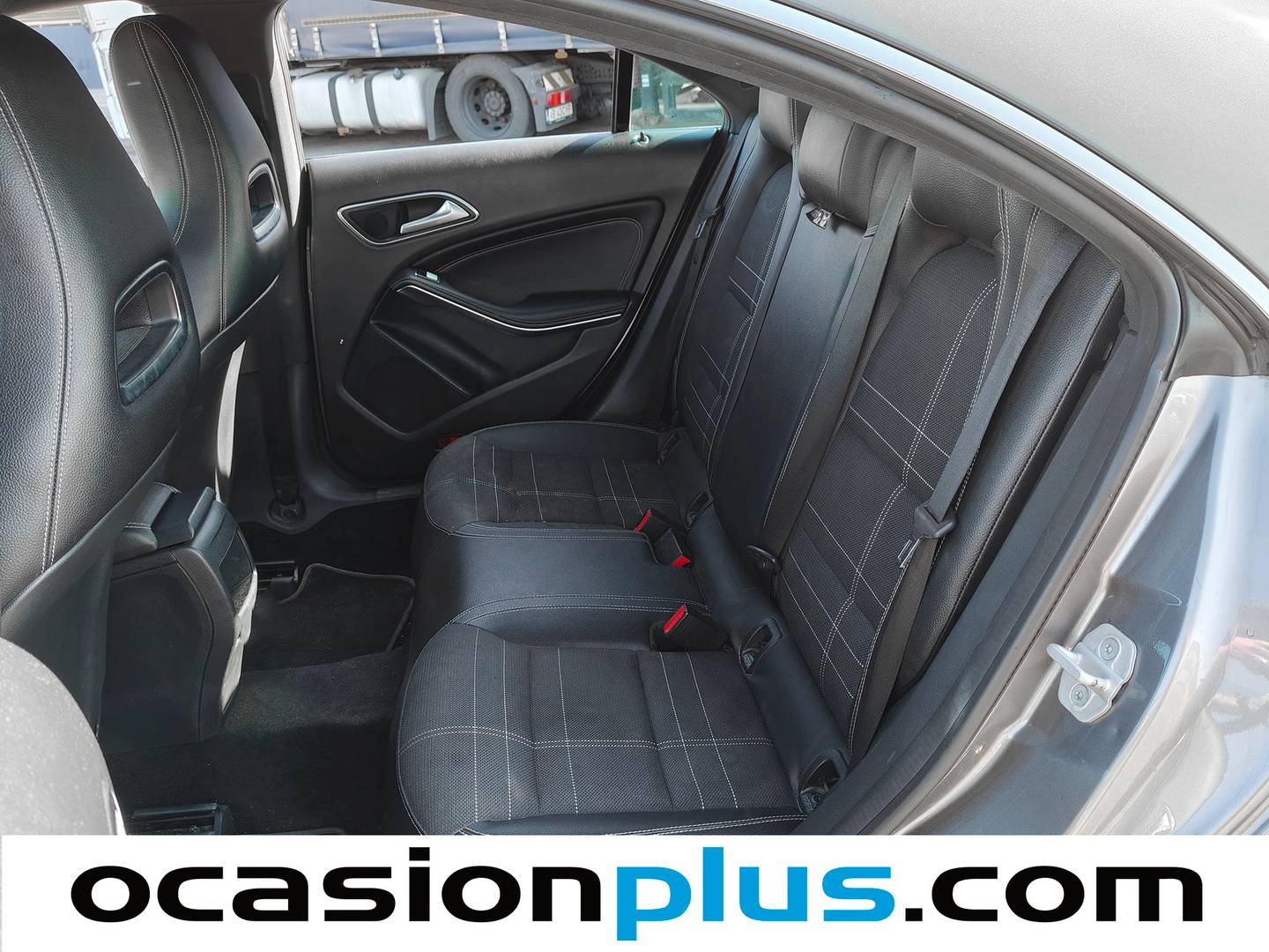 Foto asientos traseros Mercedes CLA Mercedes CLA 180 Urban (122 CV)