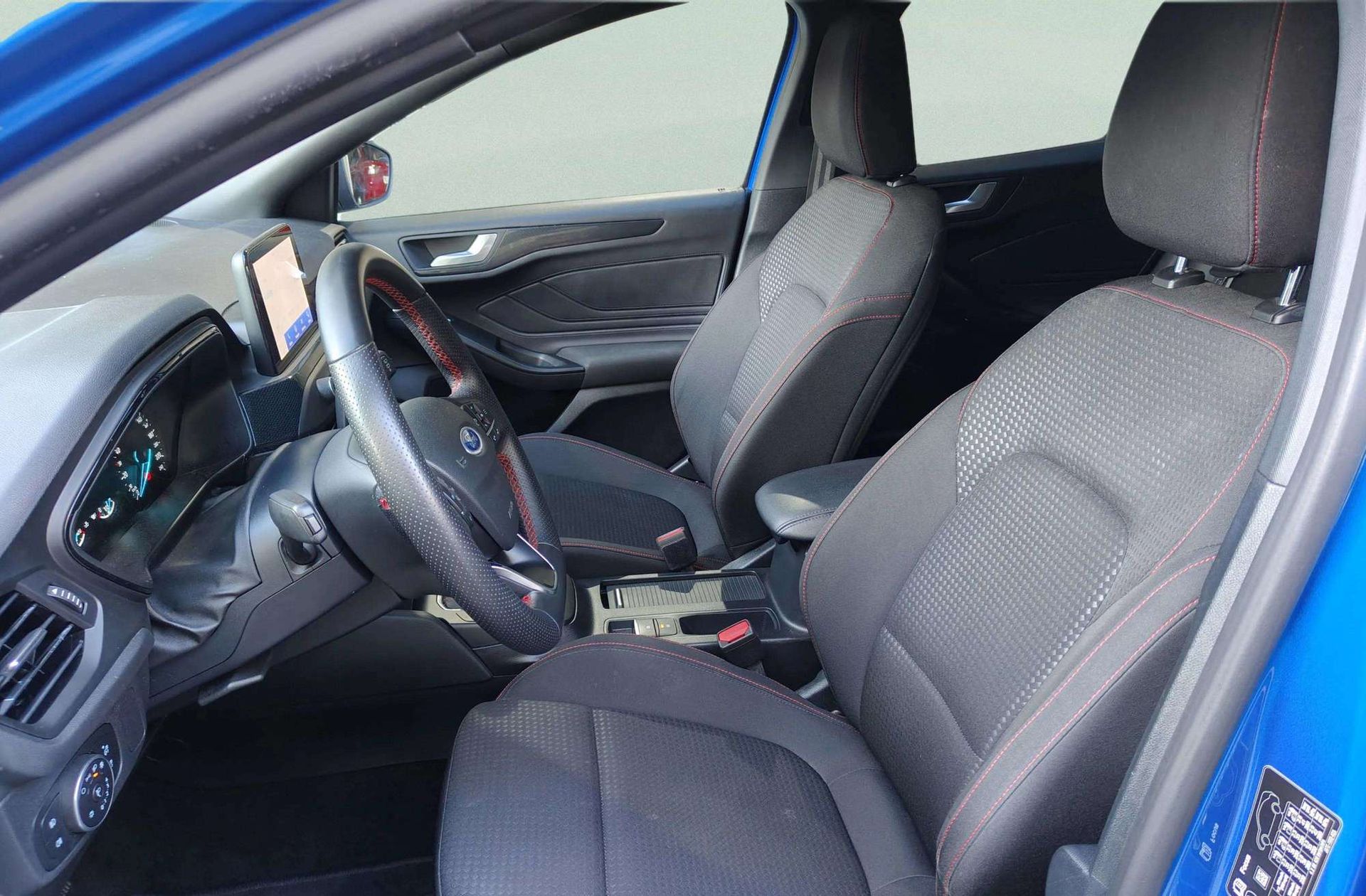 Ford Focus 1.0 EcoBoost MHEV ST-Line - foto 12