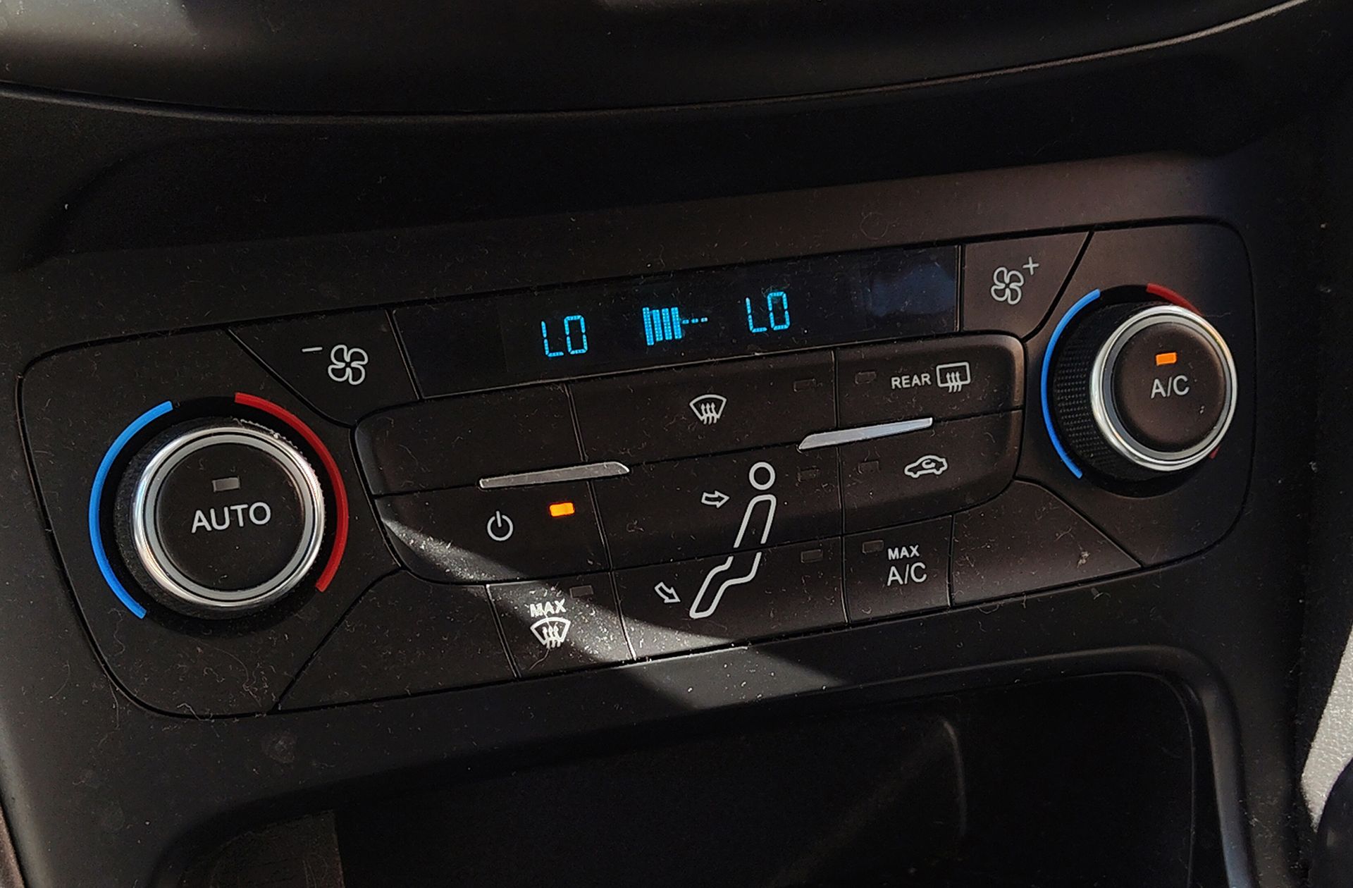 Ford Focus SportBreak 1.0 EcoBoost Business - foto 28