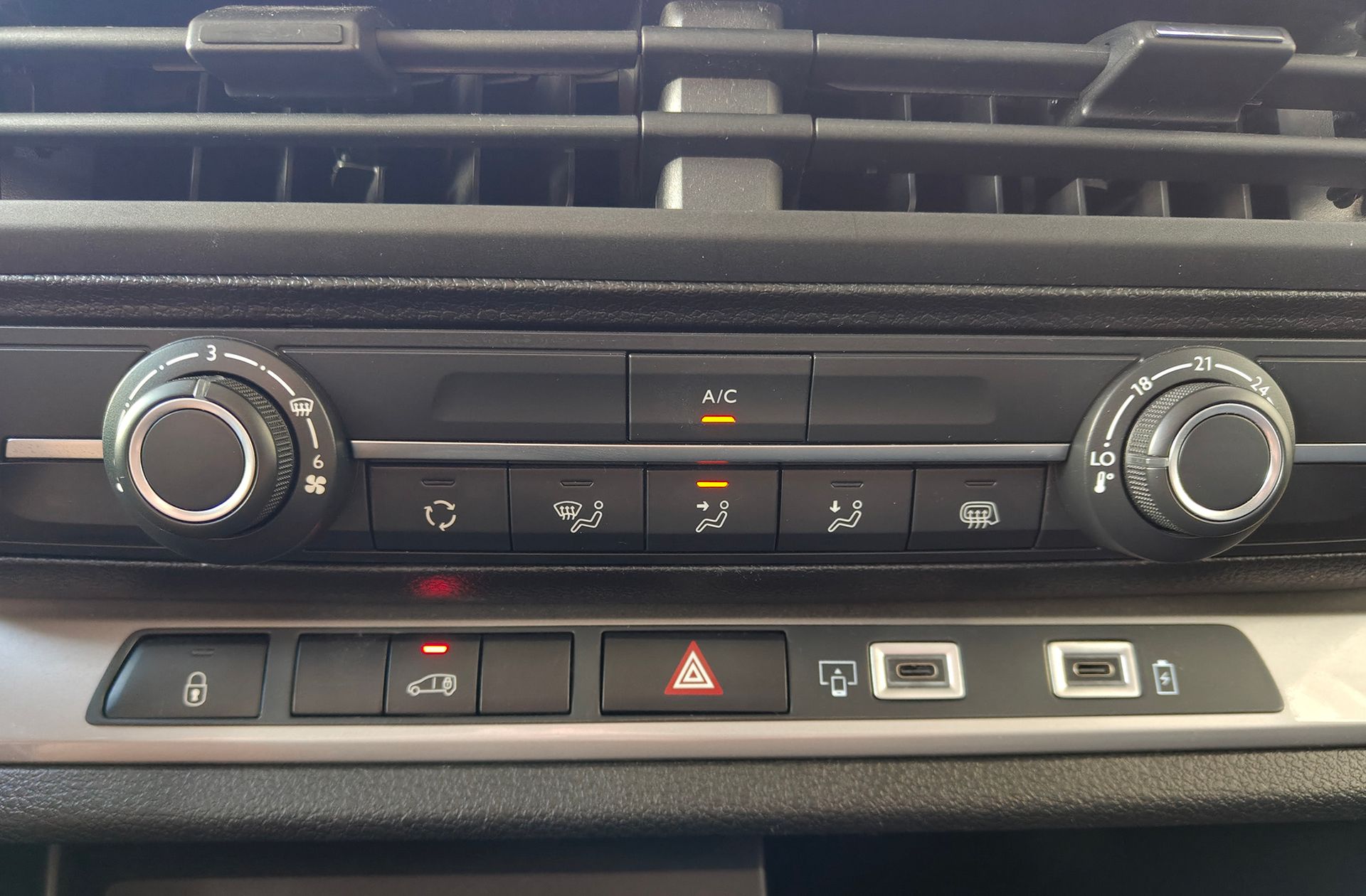 Opel Vivaro Furgon BlueHDi 120 - foto 26