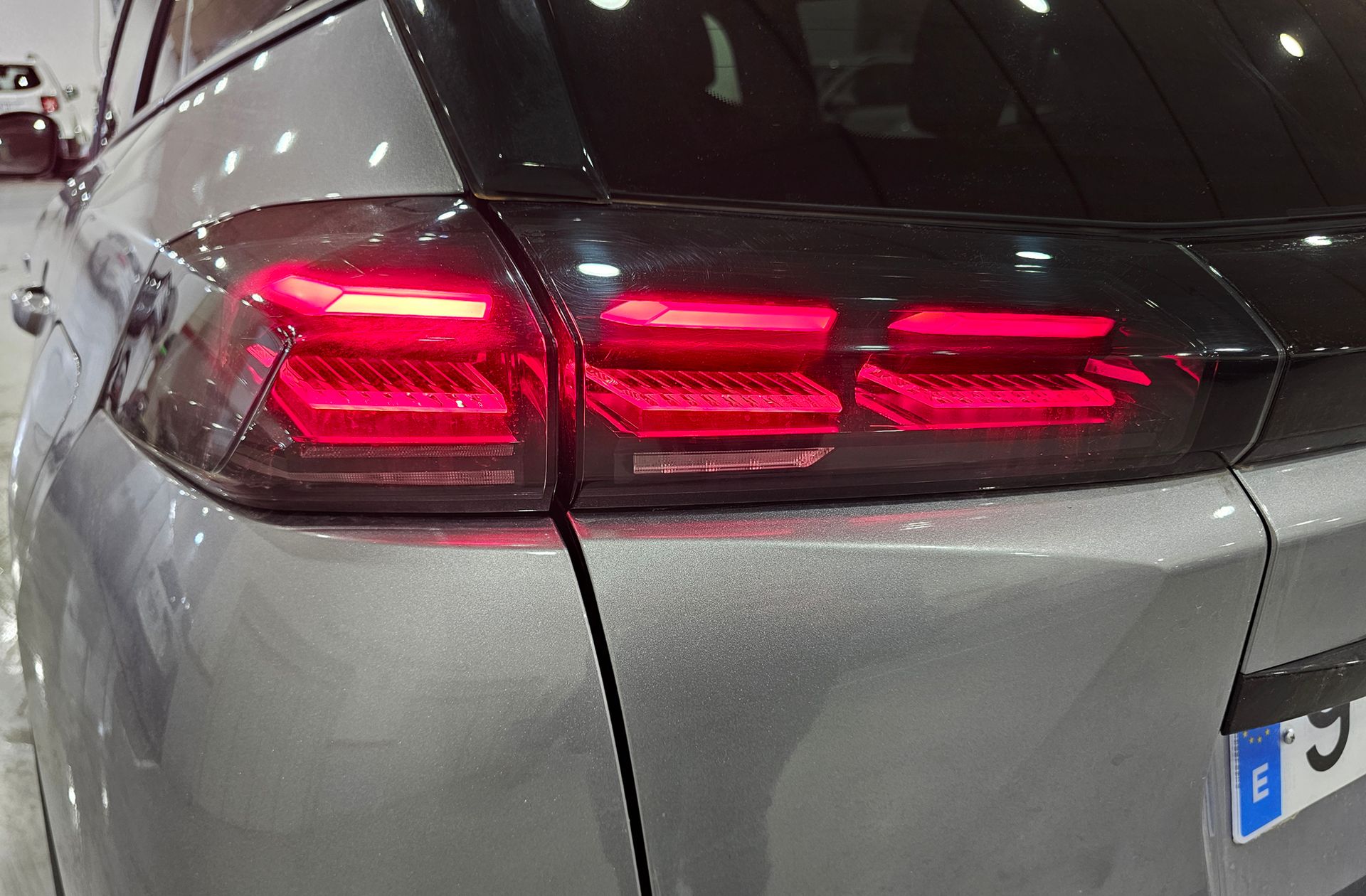 Peugeot 2008 Allure Hybrid eDCS6 - foto 19