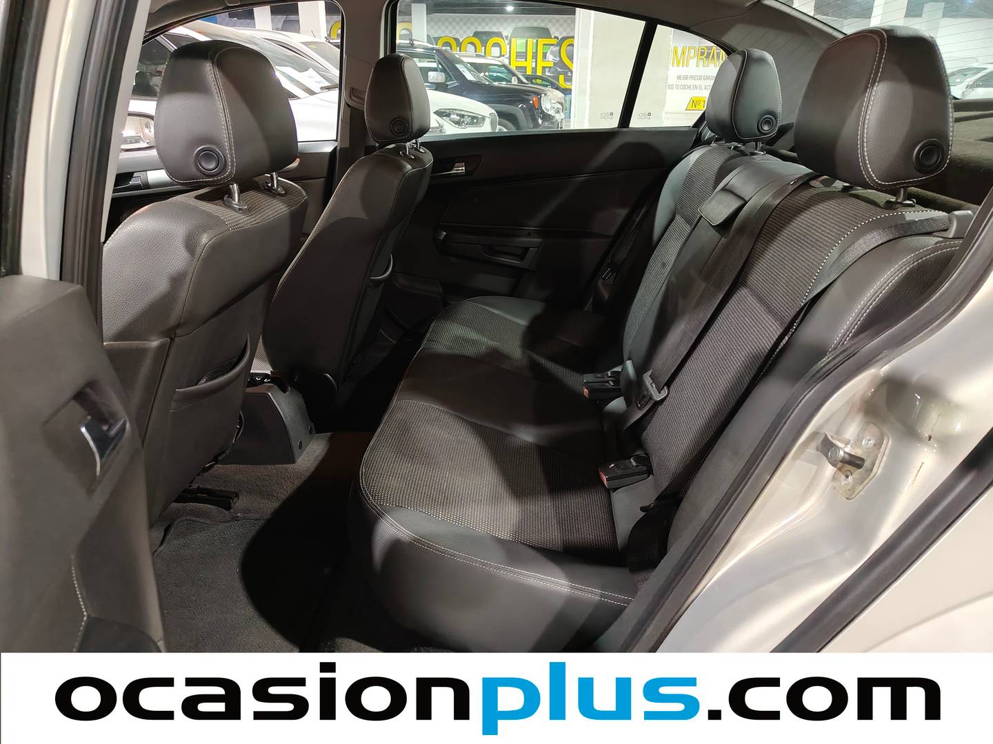 Foto asientos traseros Opel Astra Opel Astra 1.7CDTi Edition (100 CV)