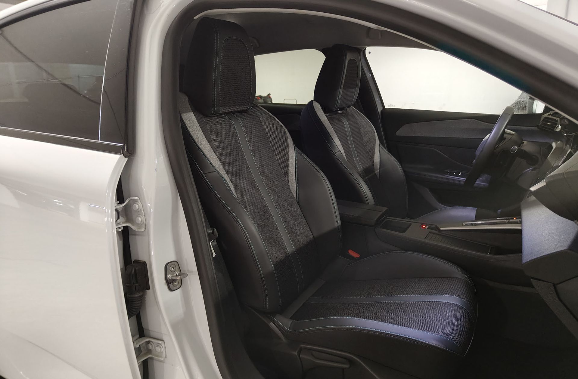 Peugeot 308 Allure Hybrid eDCS6 - foto 22