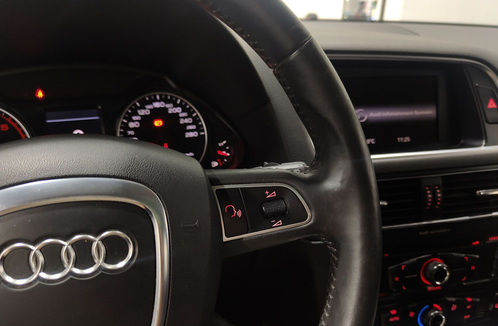 Audi Q5 2.0 TDI quattro - foto 32