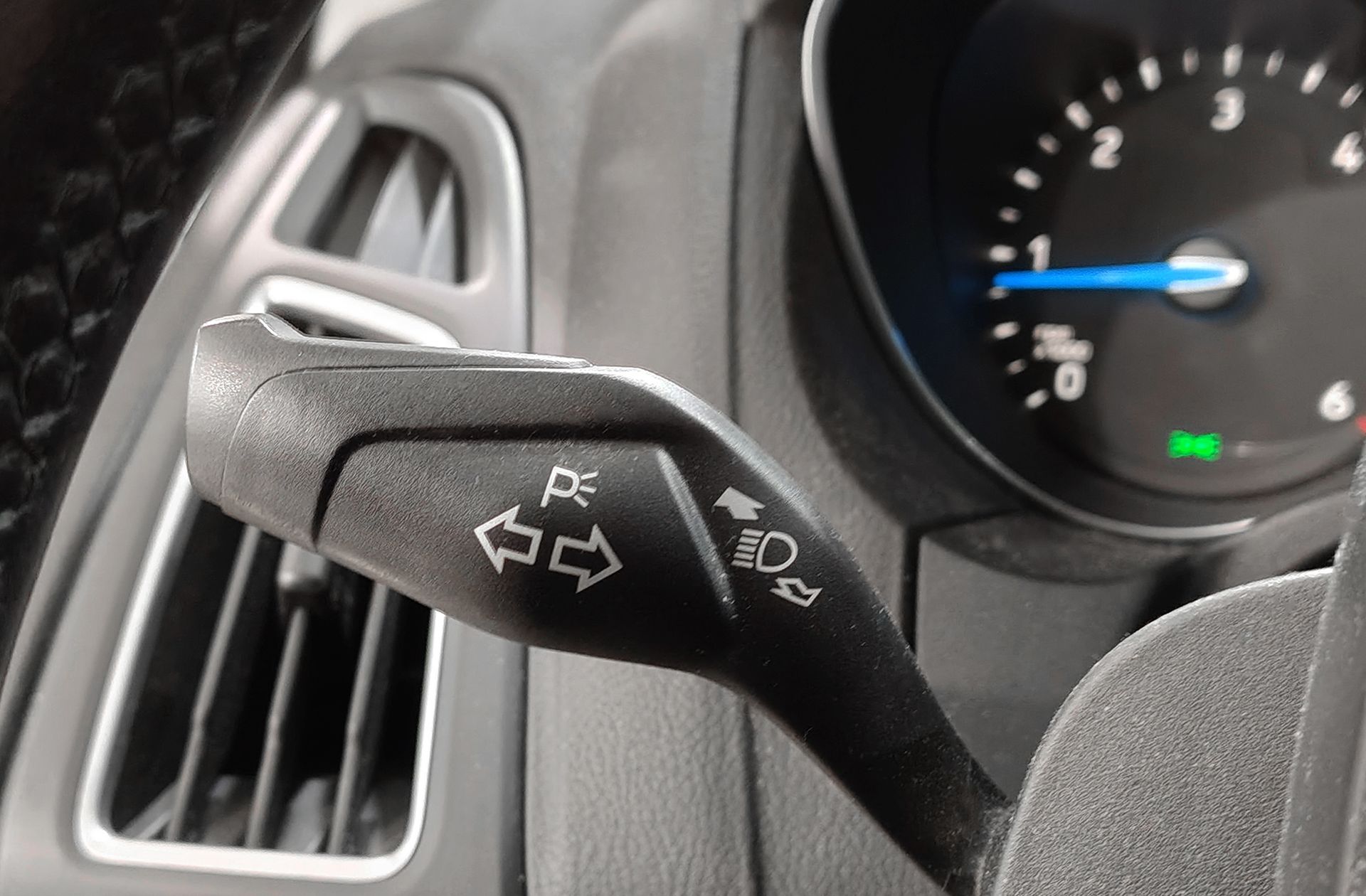 Ford Focus 2.0 TDCi Titanium PowerShift - foto 25