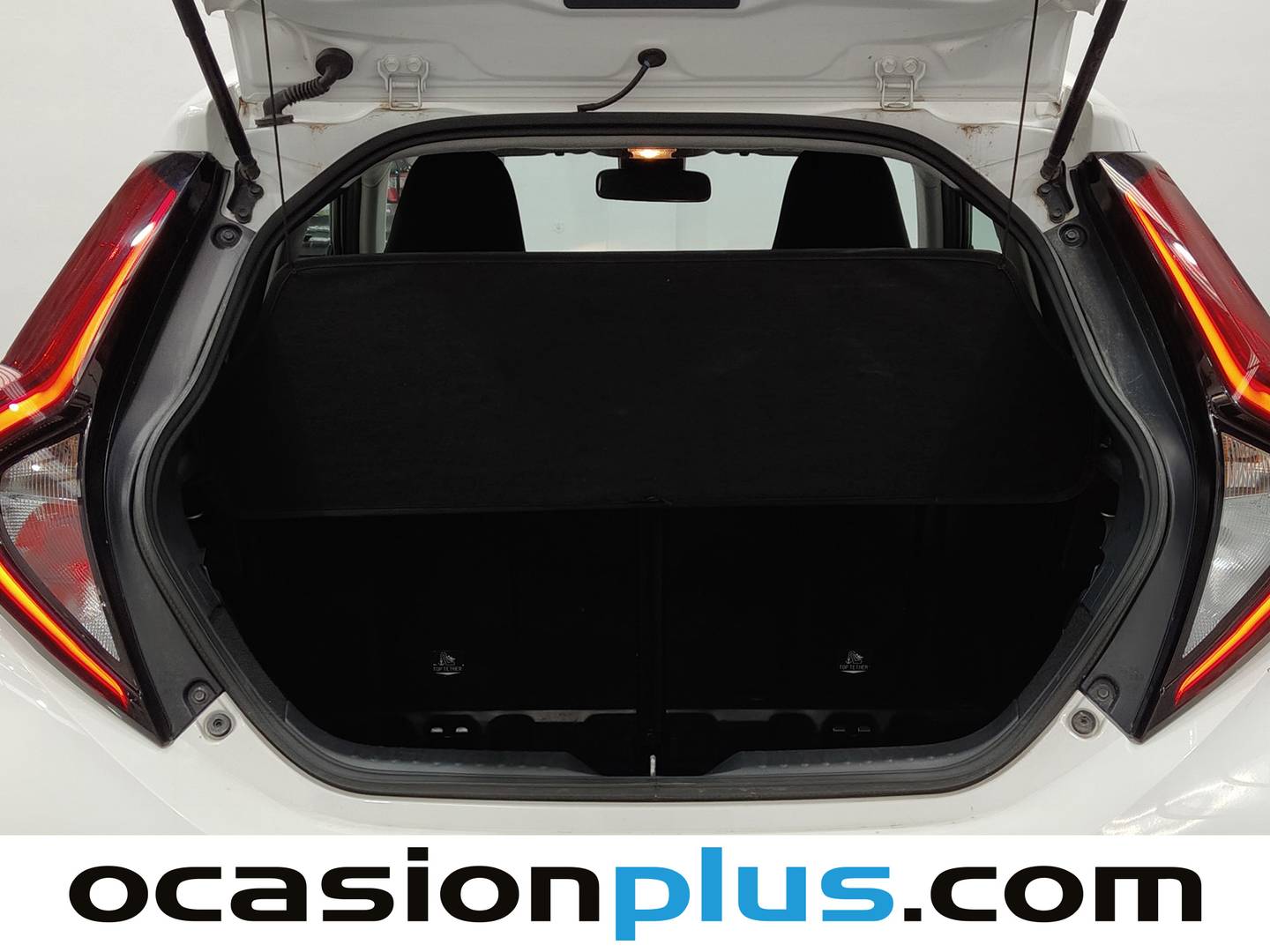 Fotos maletero Toyota Aygo X Cross Toyota Aygo X Cross 1.0 VVT-I Play (72 CV)