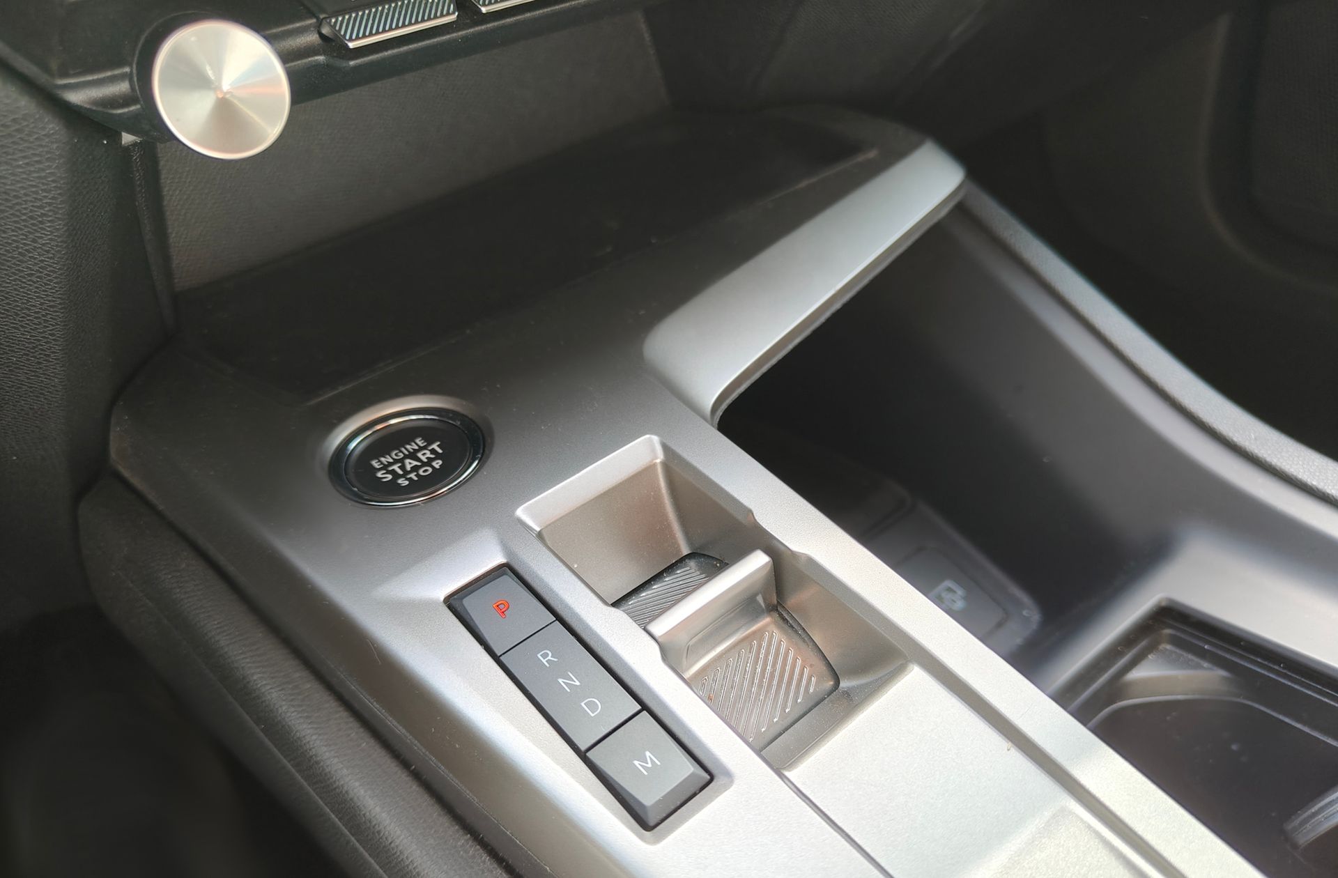 Peugeot 408 Allure Hybrid 145 eDCS6 - foto 5