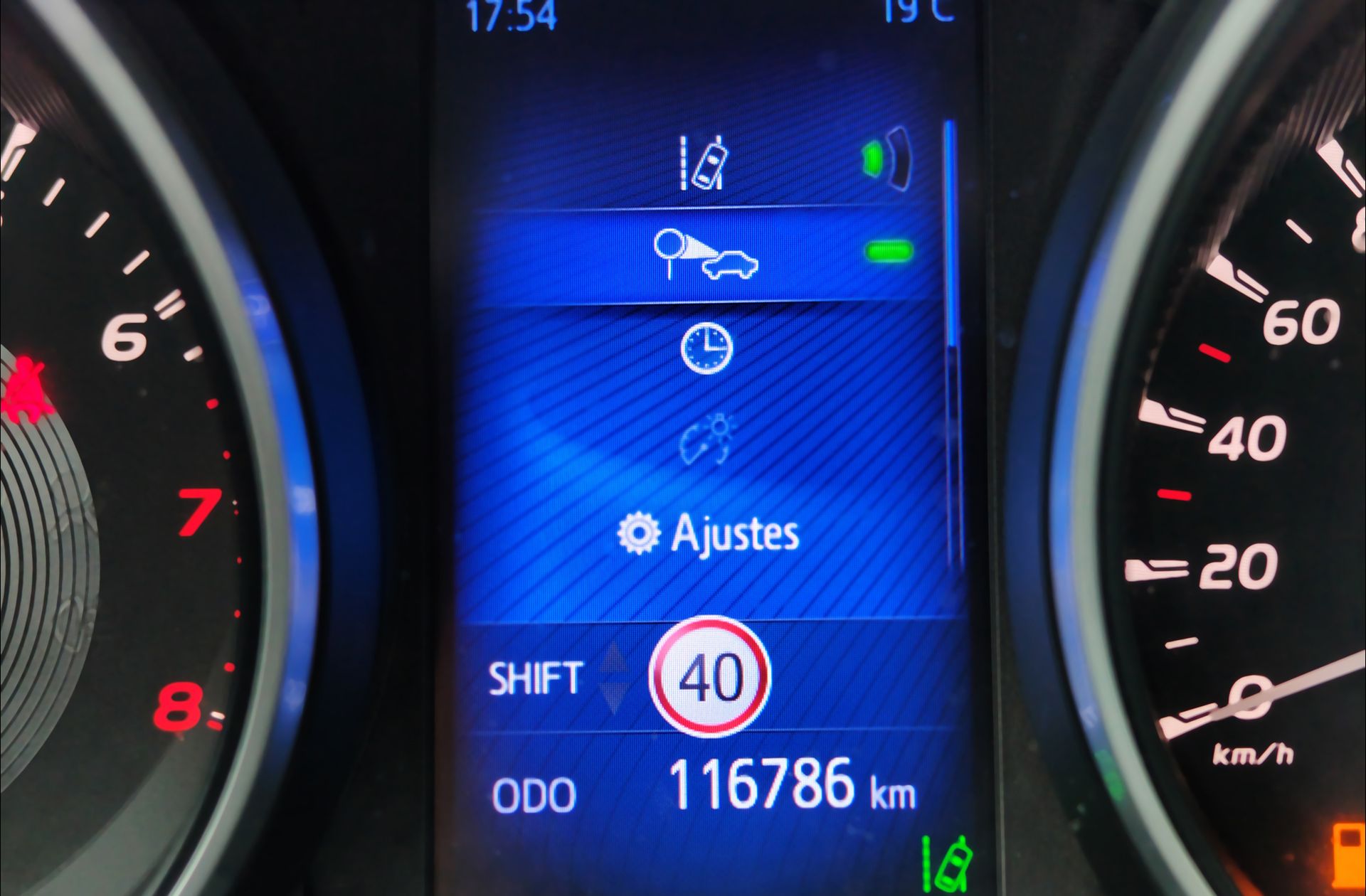 Toyota Avensis 1.8 140 Advance - foto 12