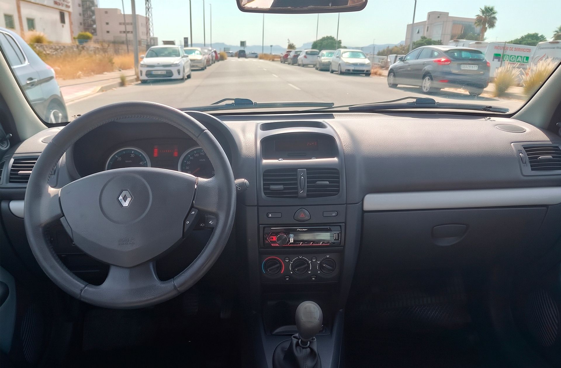 Renault Clio 1.5 dCi Community 5 plazas - foto 6