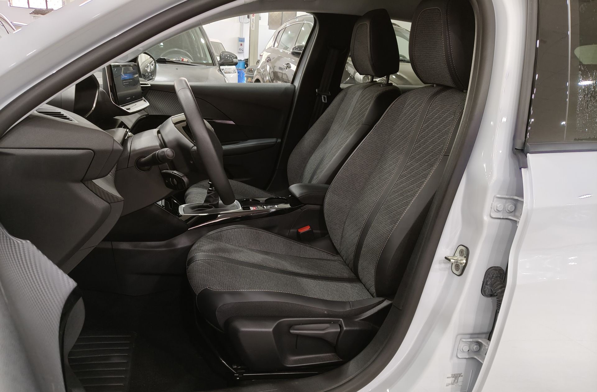 Peugeot 208 PureTech 100 Allure - foto 10