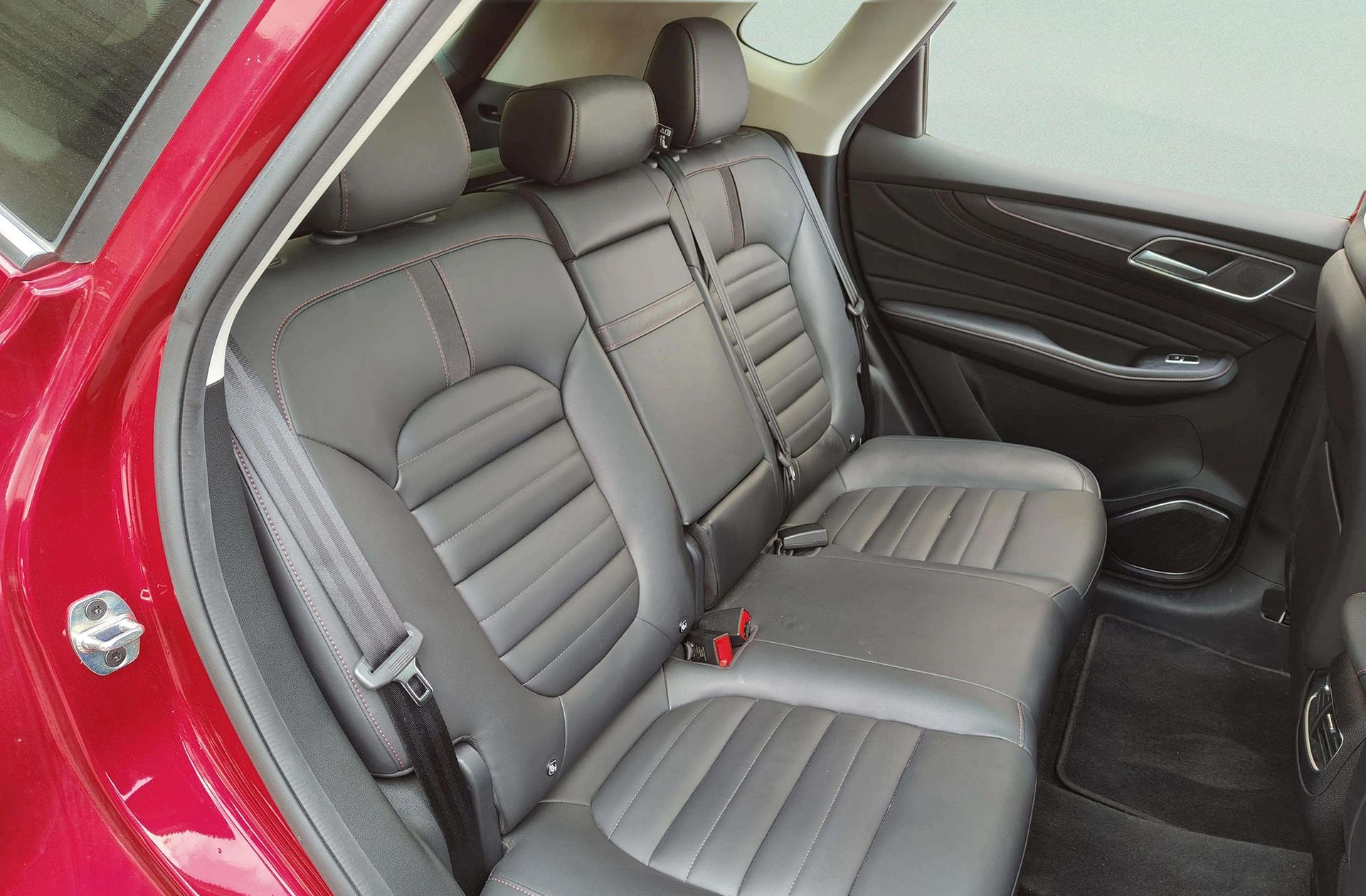 MG HS 1.5 Turbo GDI Luxury DCT - foto 23