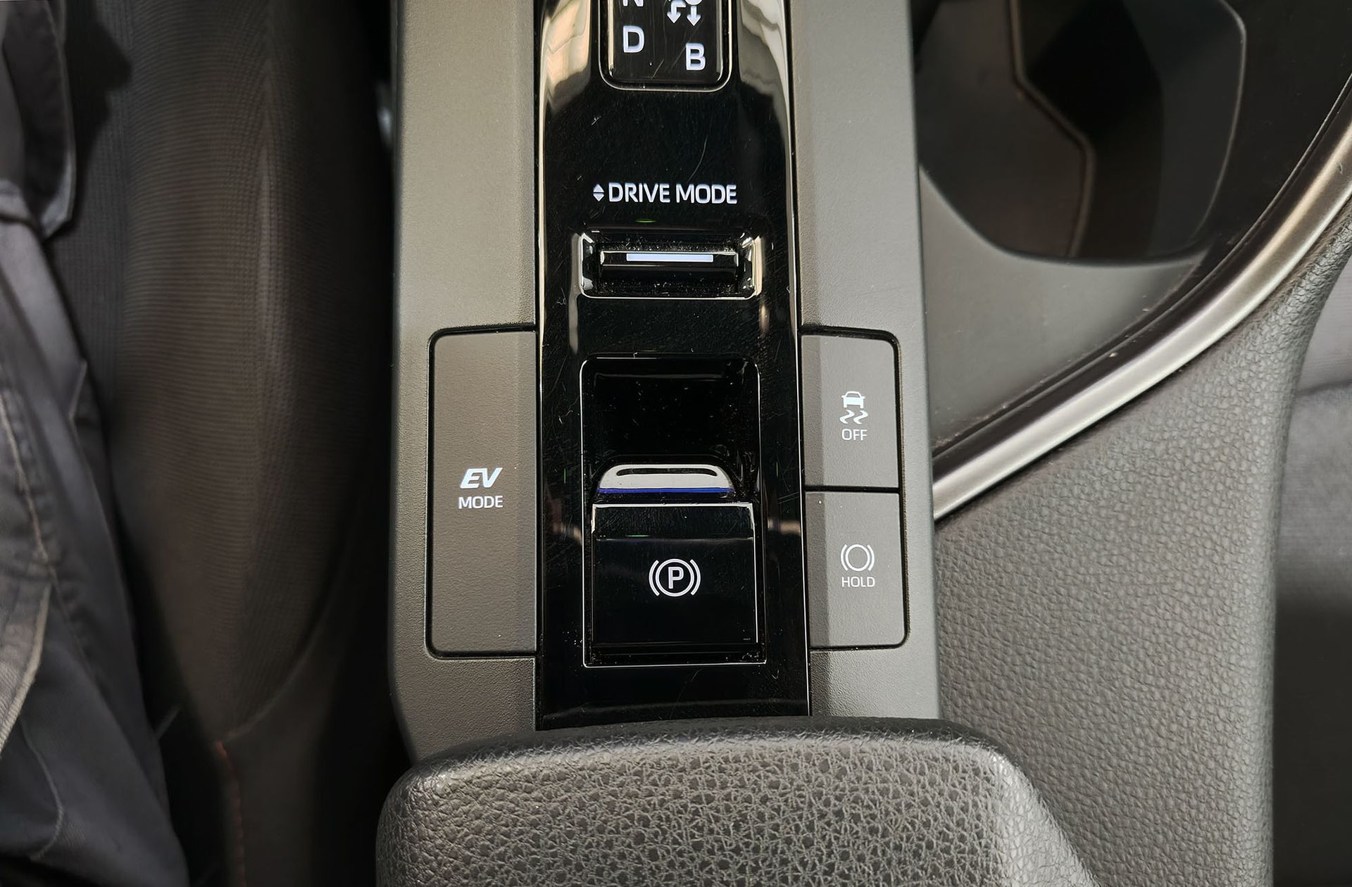 Toyota C-HR 140H Advance - foto 32