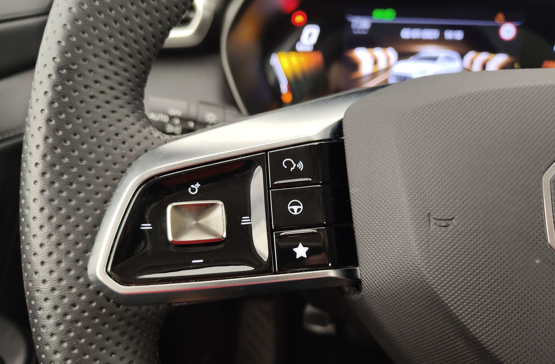 MG ZS 1.5 Hybrid+ Luxury - foto 25