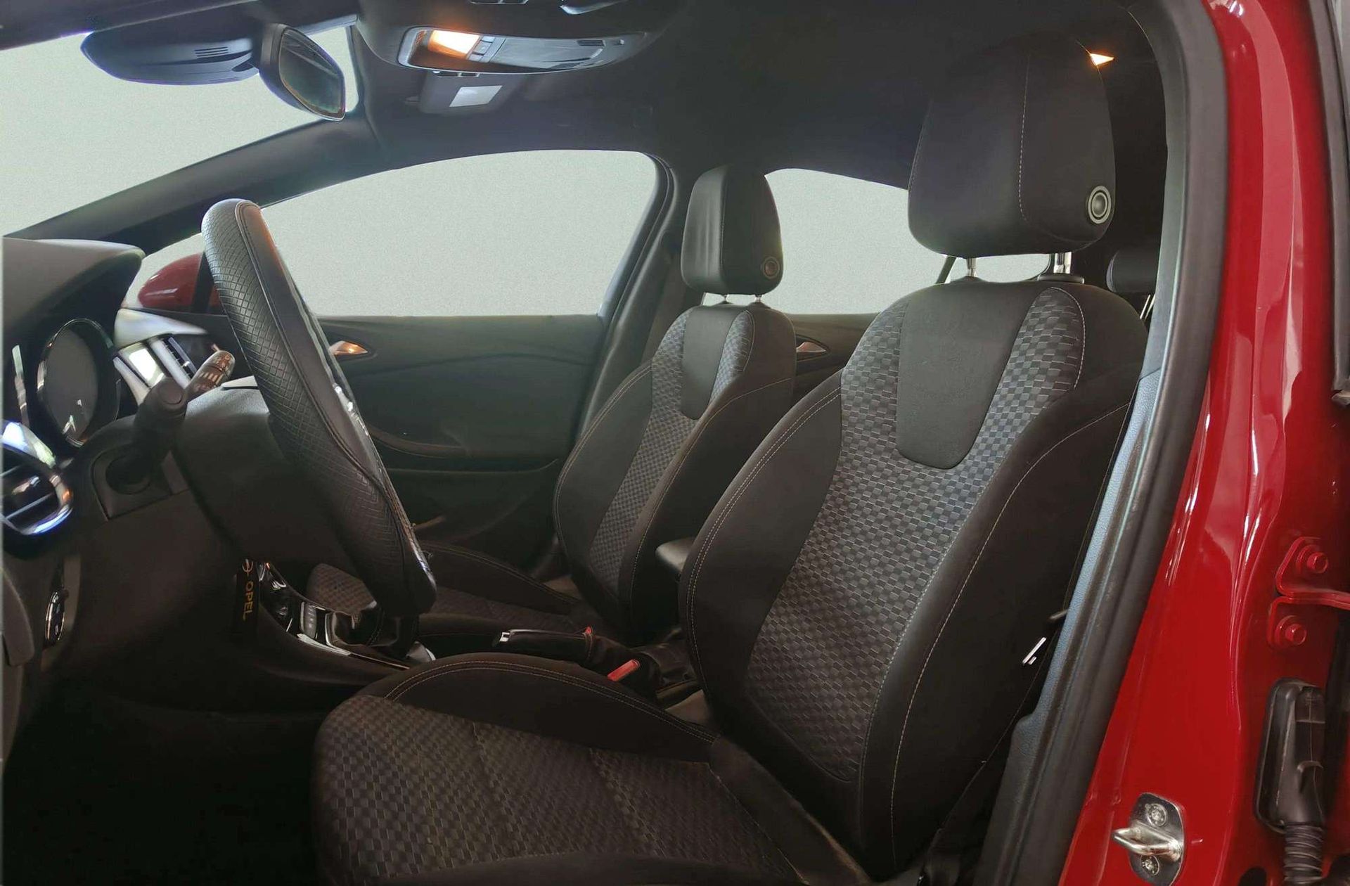 Opel Astra 1.6 CDTi Dynamic - foto 9