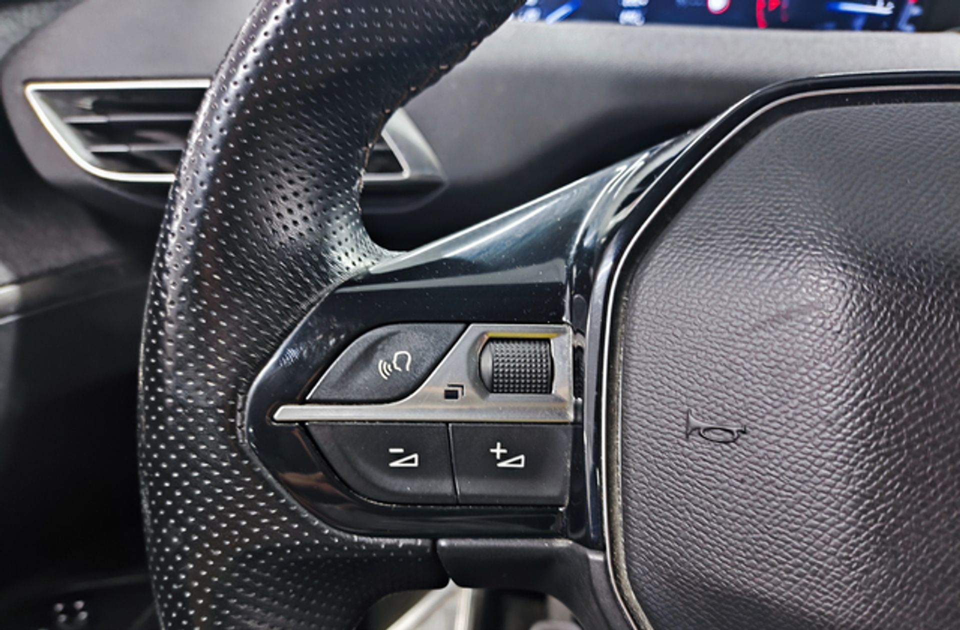 Peugeot 3008 PureTech 130 GT Line - foto 29