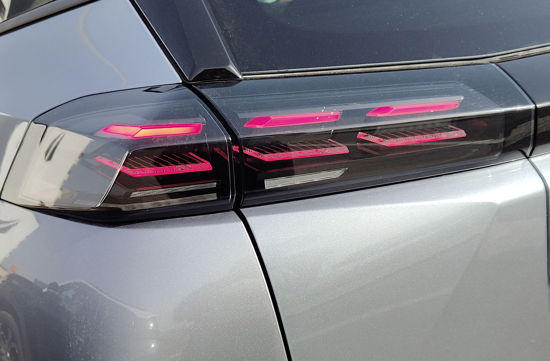 Peugeot 2008 Allure Hybrid eDCS6 - foto 15