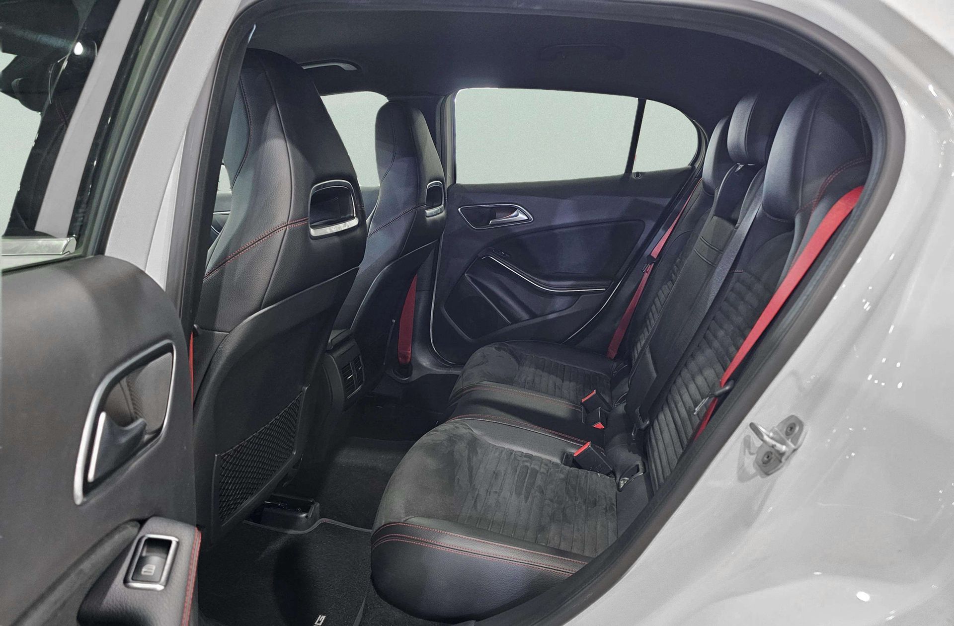 Mercedes-Benz GLA AMG 45 4Matic - foto 17