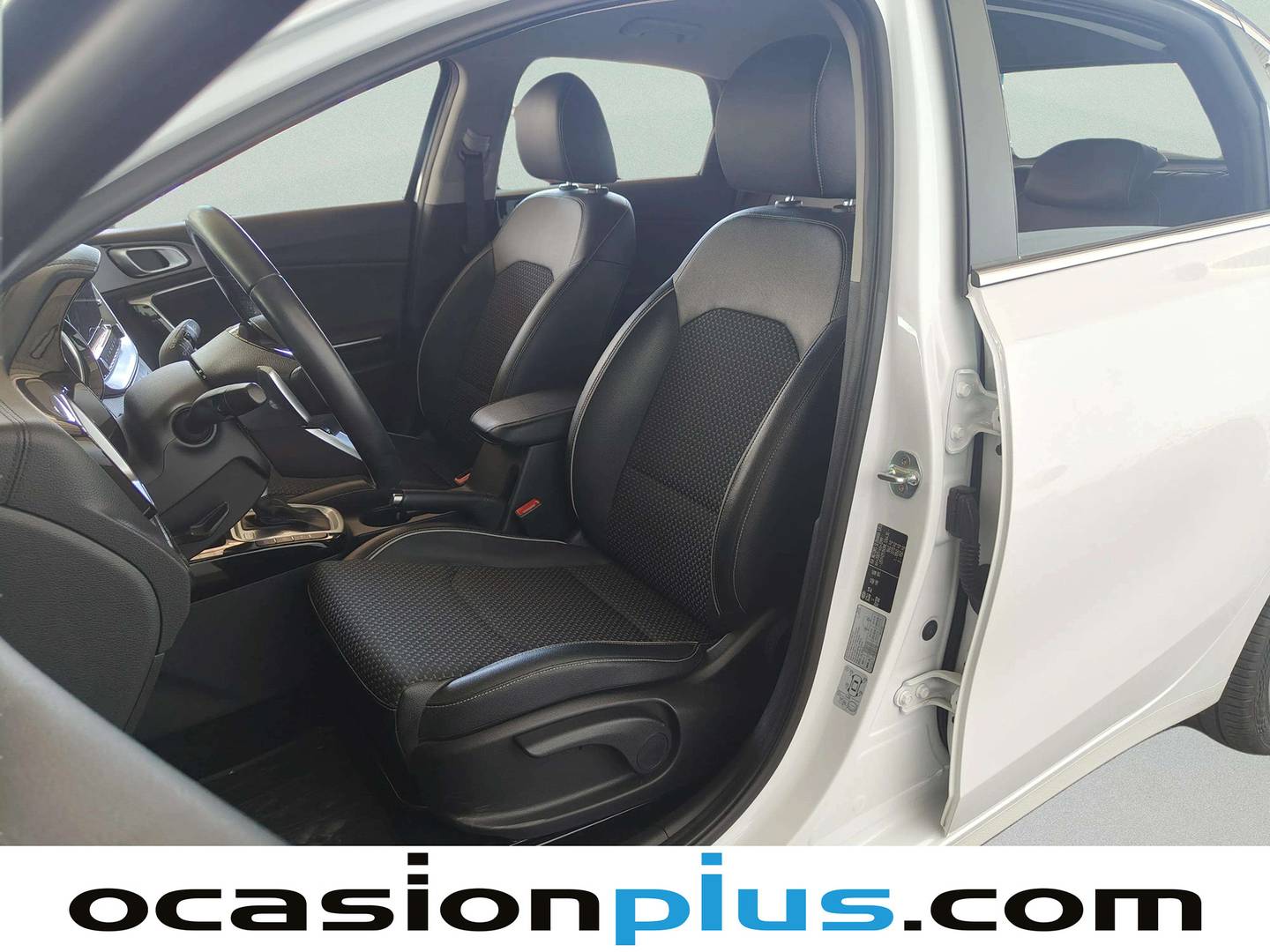 Foto asientos delanteros KIA Ceed KIA Ceed 1.5 MHEV Tech DCT  (160 CV)