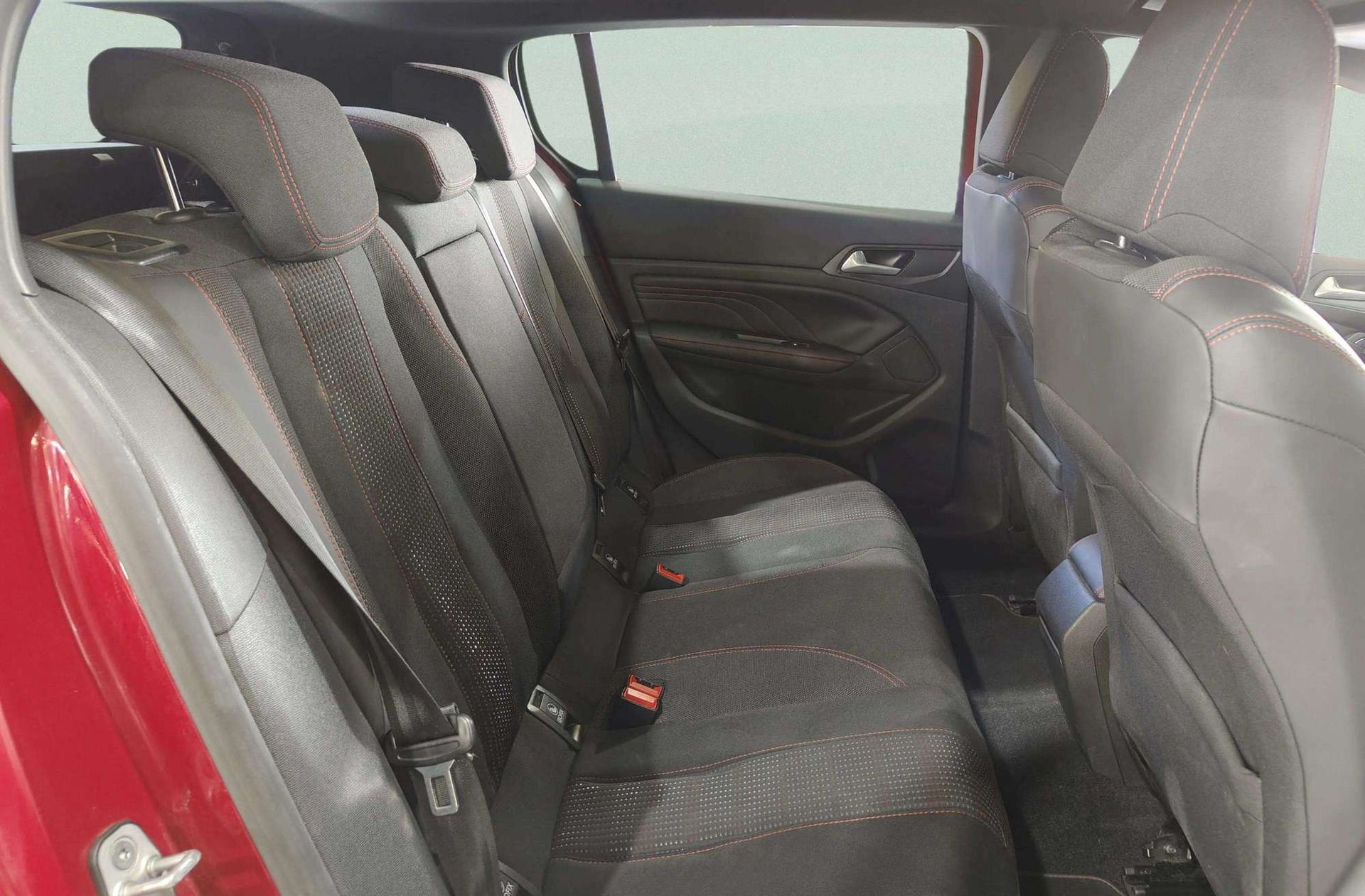 Peugeot 308 PureTech 130 GT Line EAT6 - foto 18