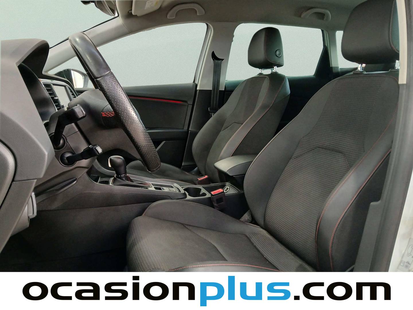 Foto asientos delanteros Seat León SEAT León ST 1.4 TSI S&S FR Advanced DSG-7 (150 CV)